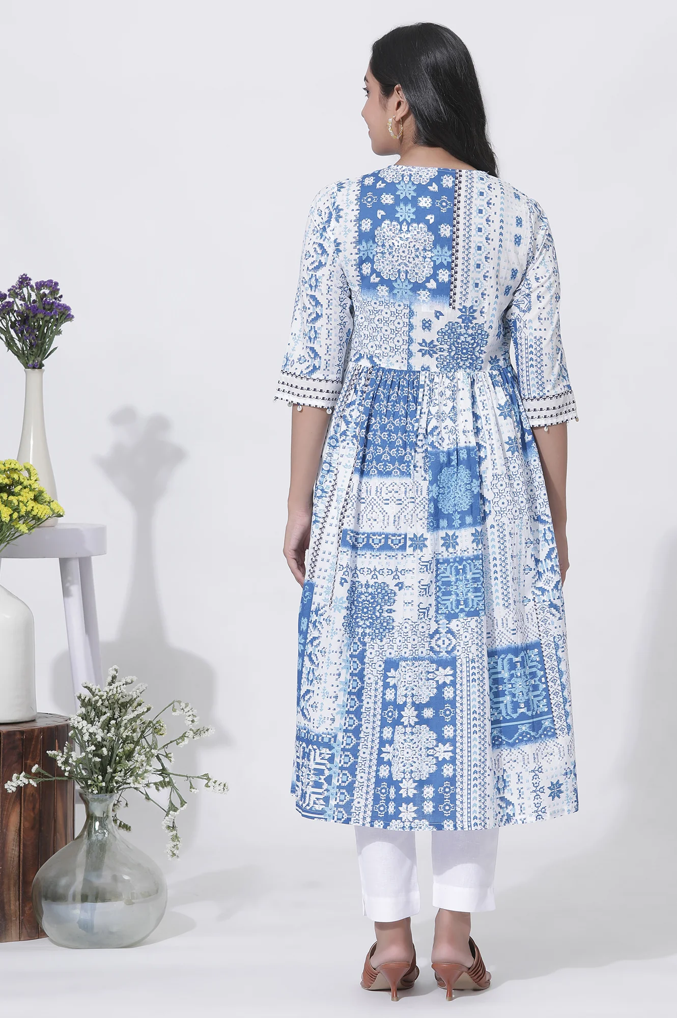 White And Blue Cotton Printed Flared Kurta And Pants Set - Image 4