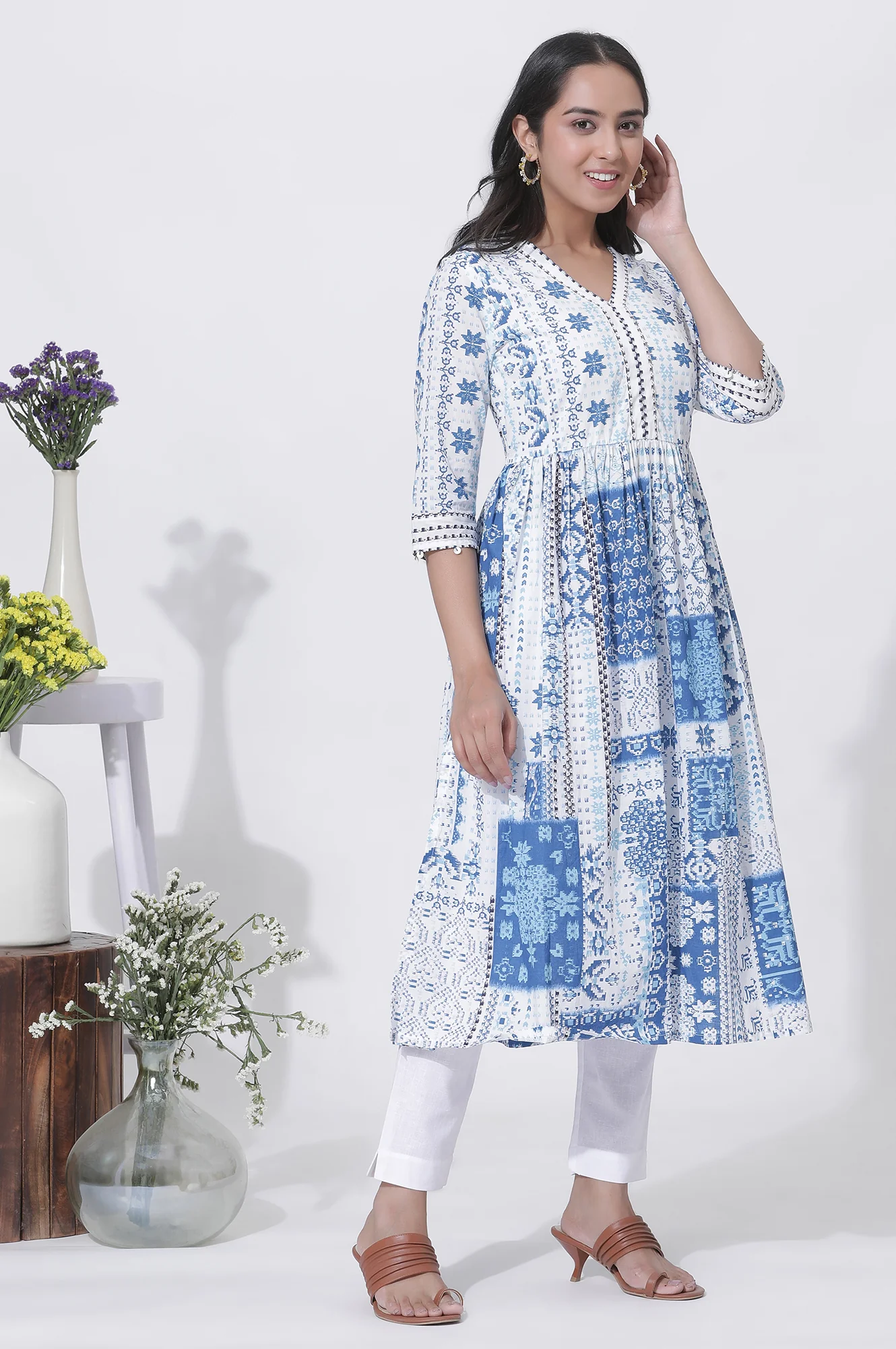 White And Blue Cotton Printed Flared Kurta And Pants Set - Image 5