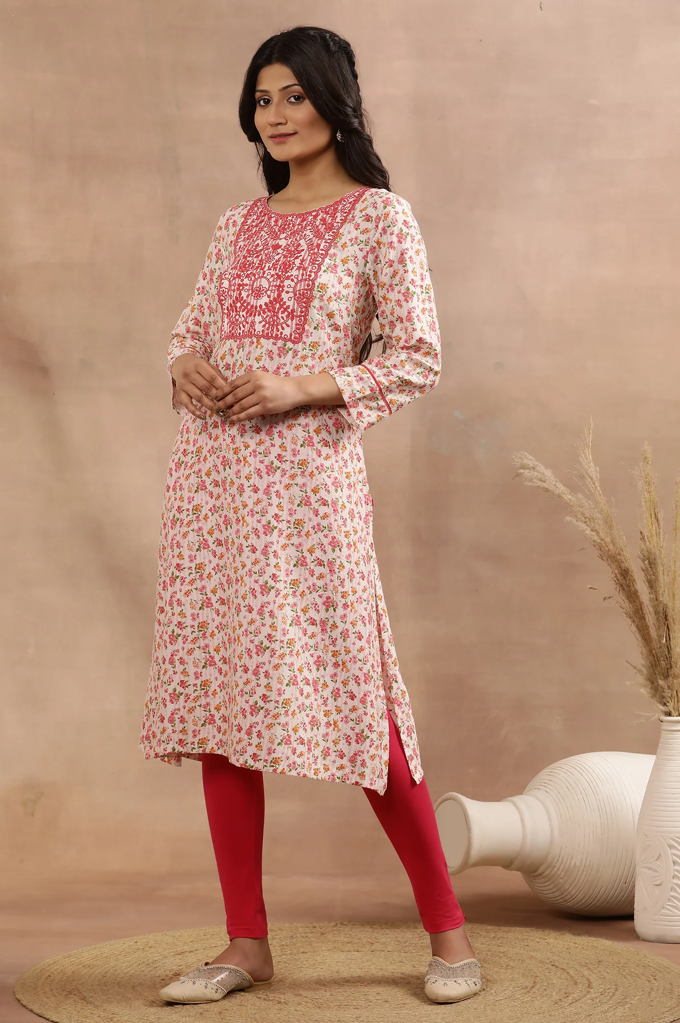 White And Pink Floral Printed Kurta With Thread Embroidery - Image 3