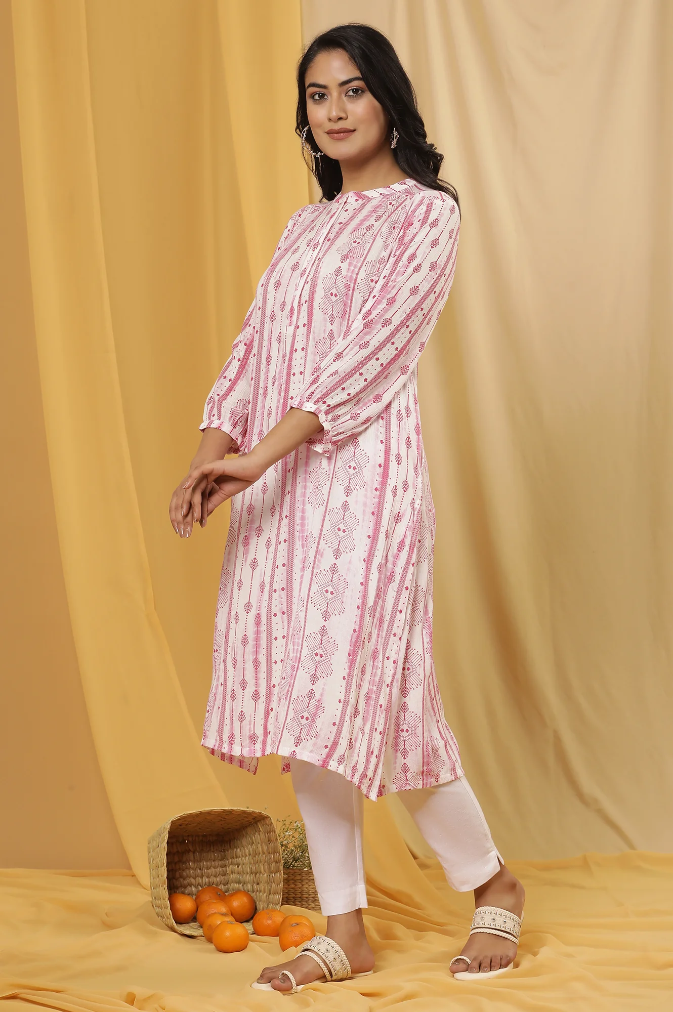 White And Pink Printed Kurta And Pants Set - Image 3