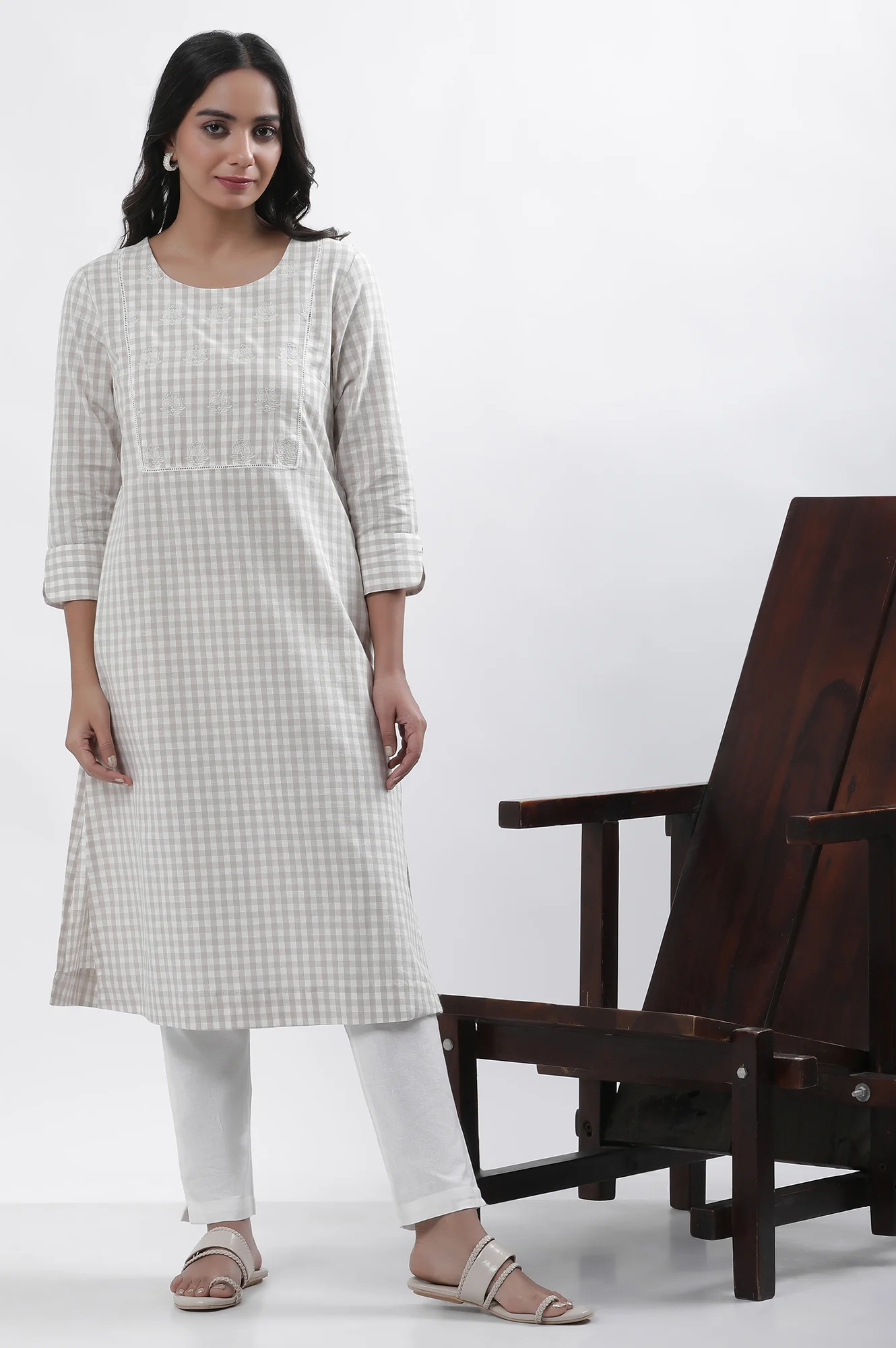 White Checker Embroidered Kurta - Image 2