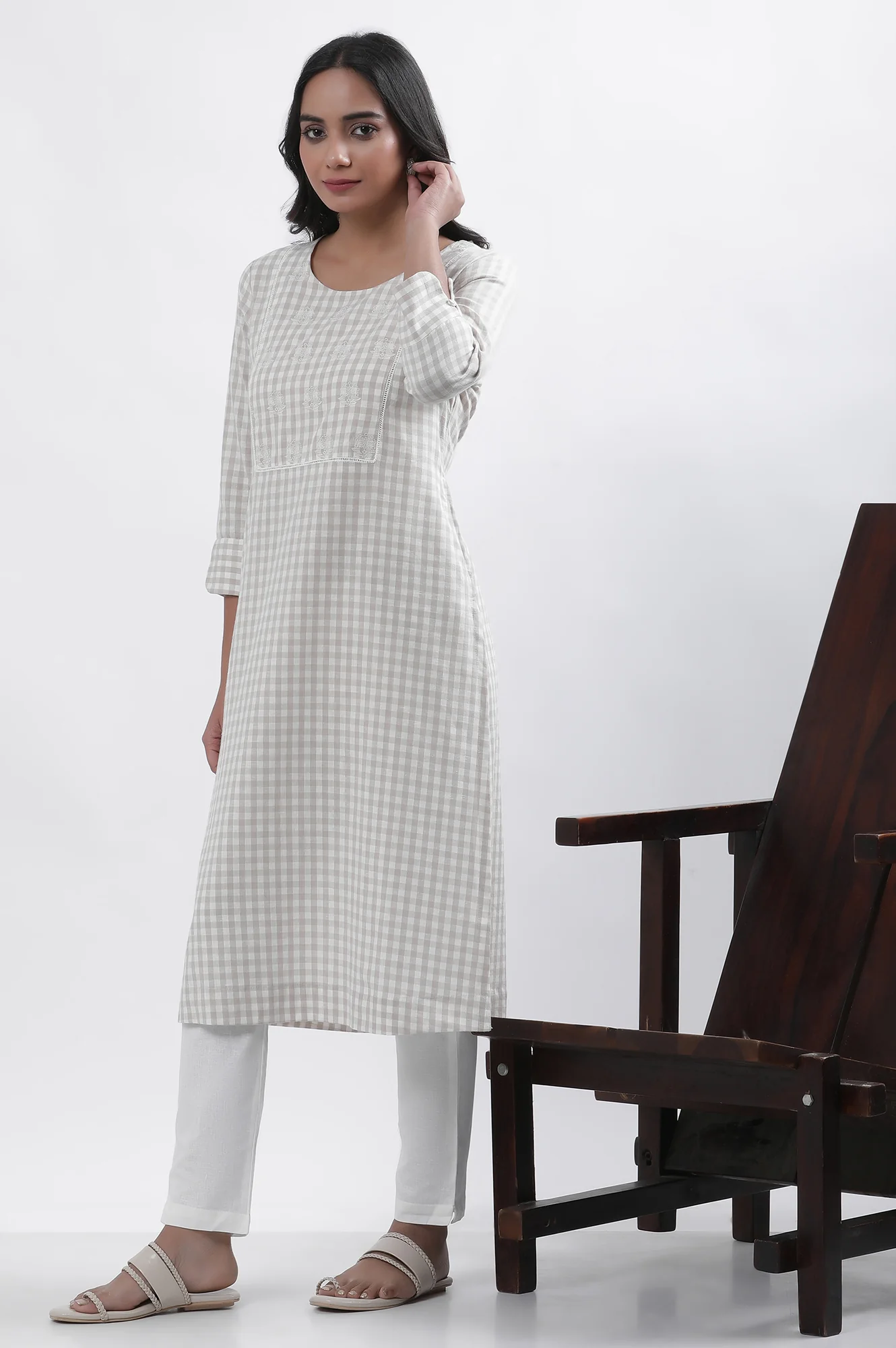 White Checker Embroidered Kurta - Image 3