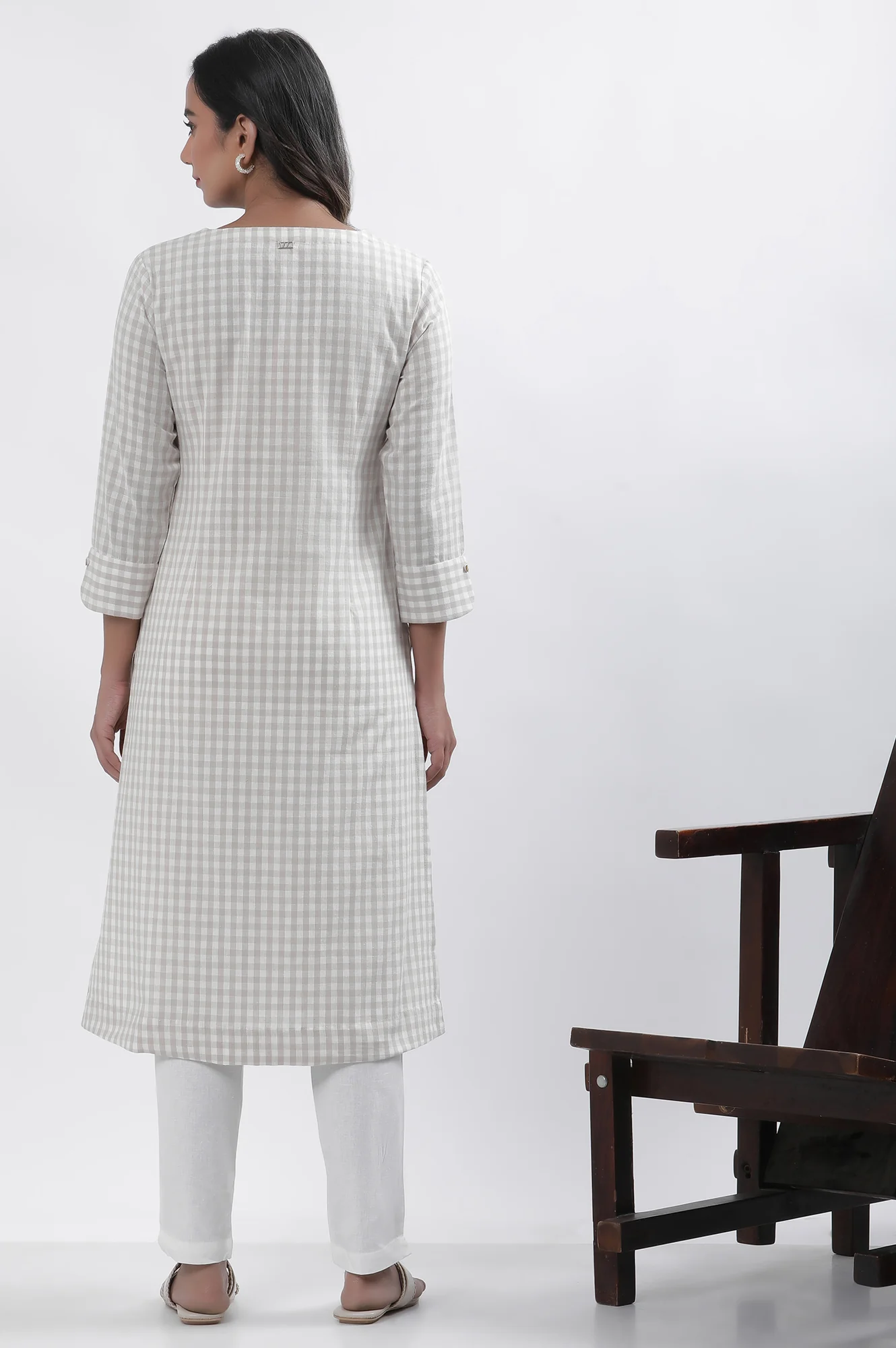 White Checker Embroidered Kurta - Image 4