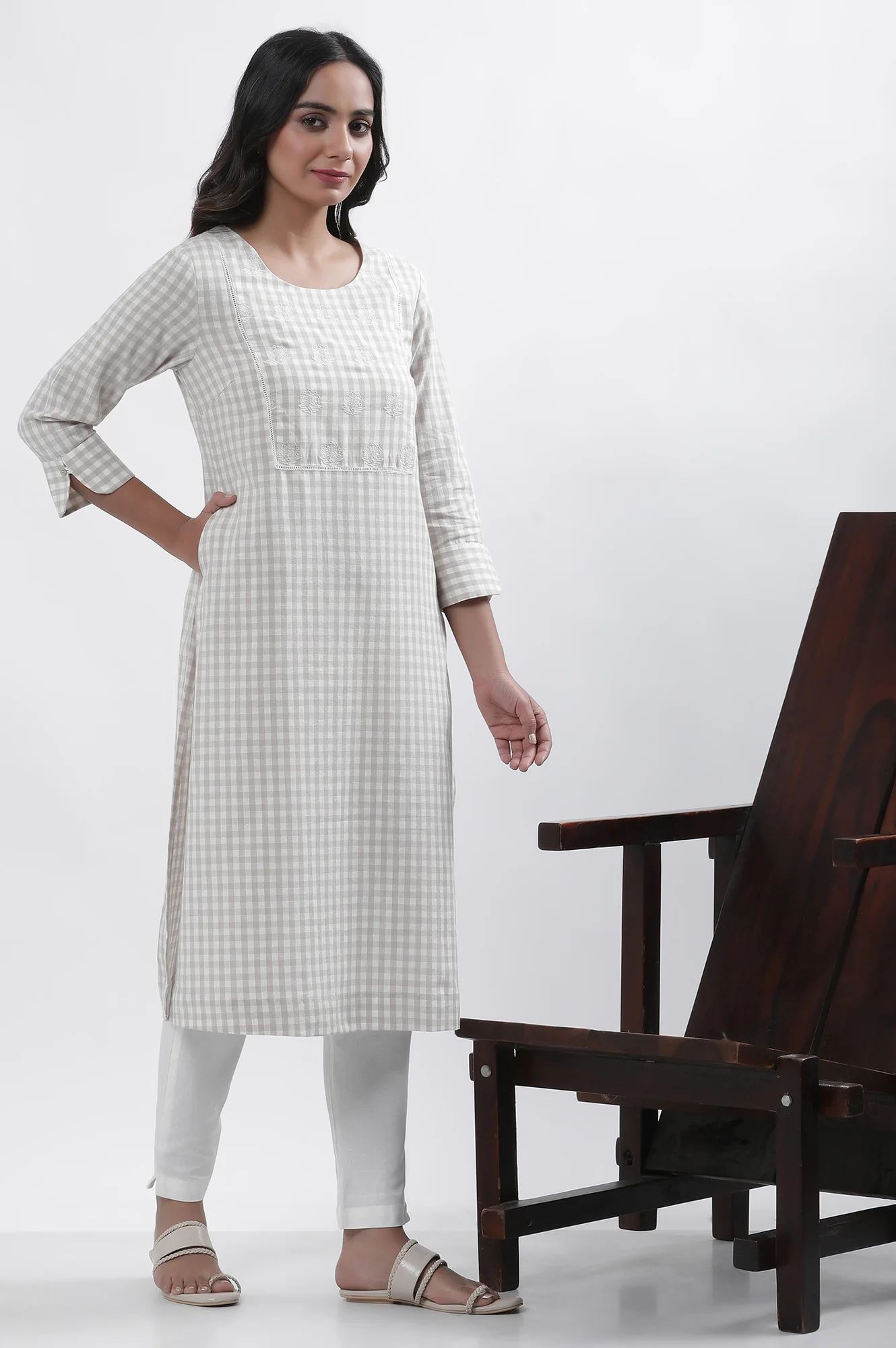 White Checker Embroidered Kurta - Image 5