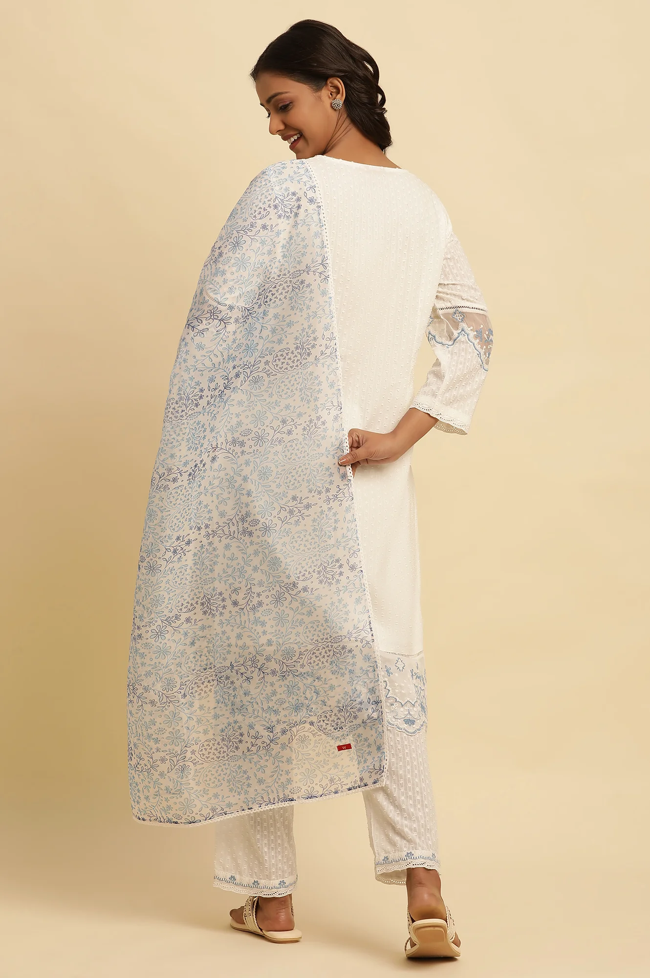 White Cotton Textured Kurta, Pants And Dupatta Set - Image 4