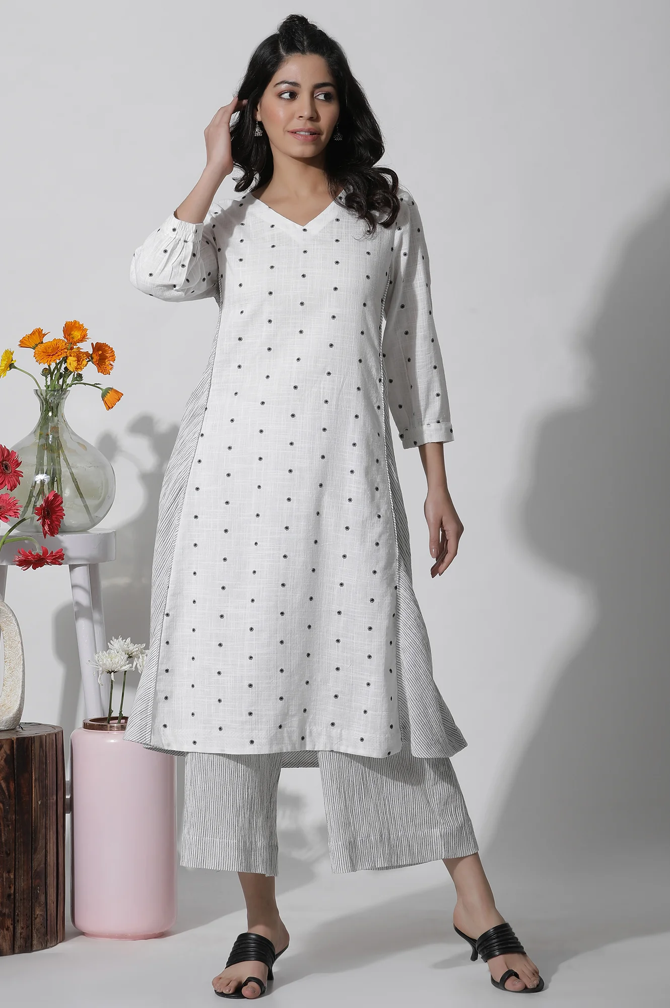 White Cropped Cotton Flared Pants - Image 5
