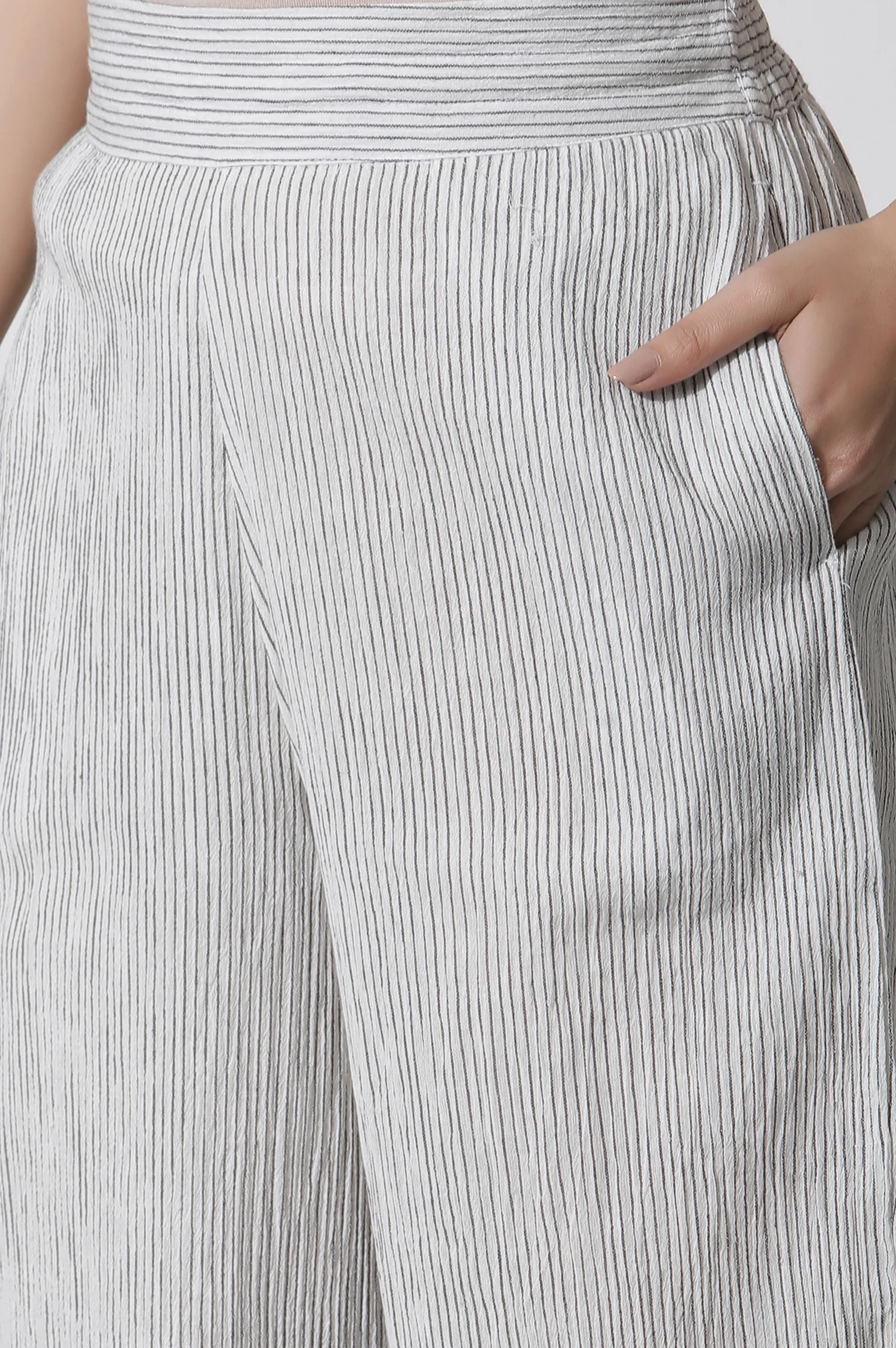 White Cropped Cotton Flared Pants - Image 7