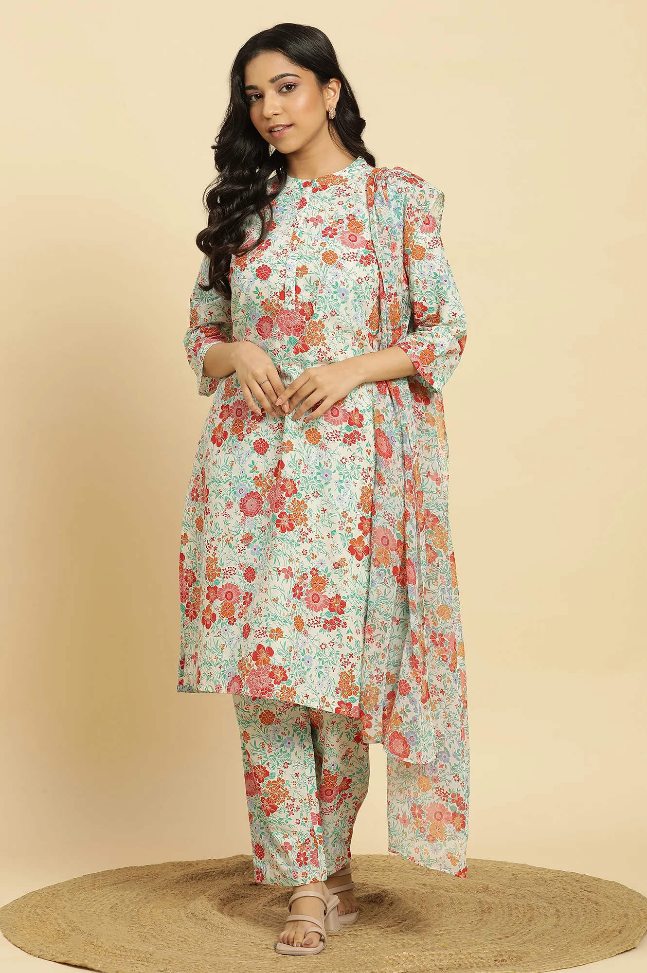 White Floral Printed Coordinated Kurta, Pants And Dupatta Set - Image 2