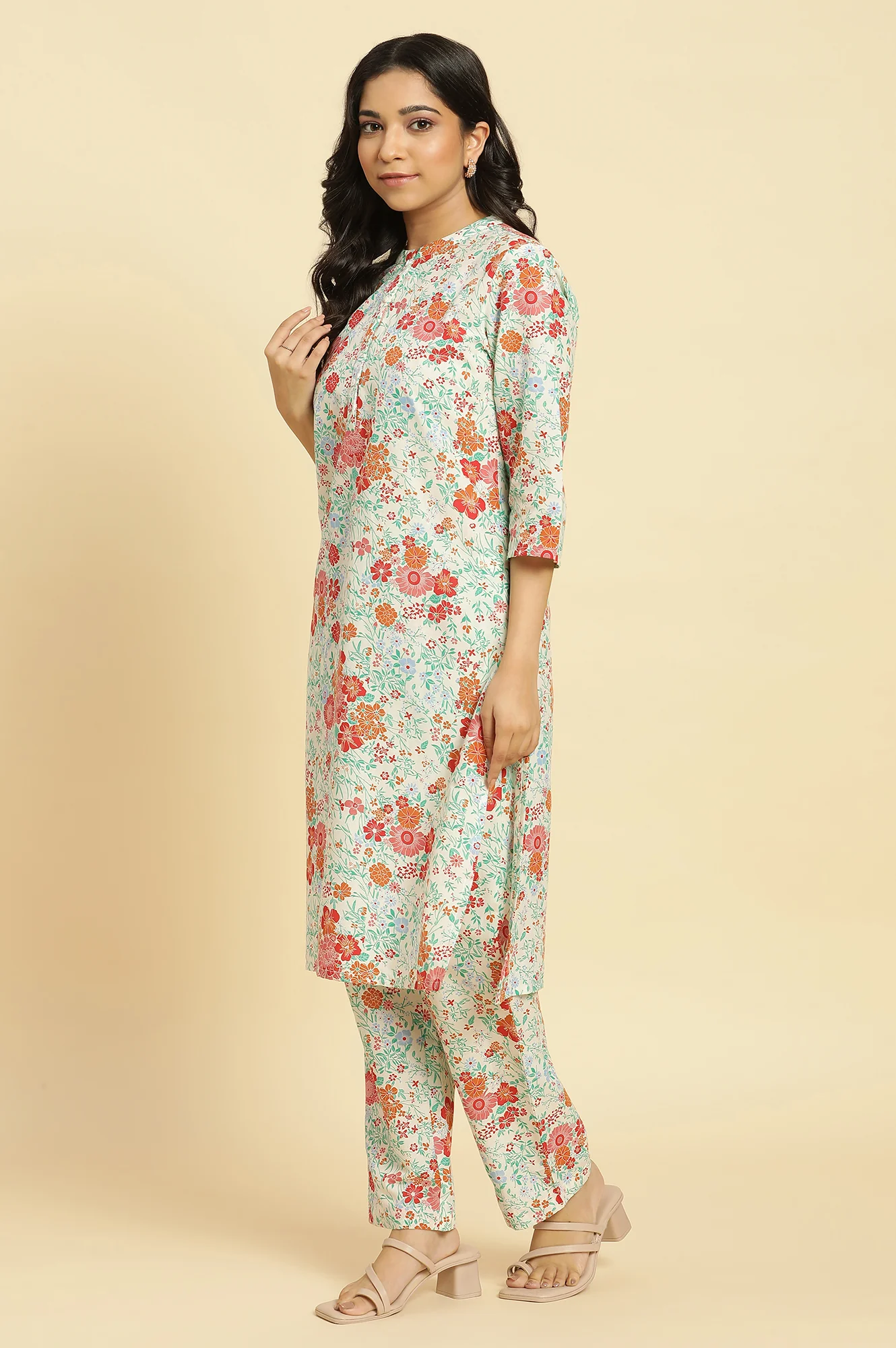 White Floral Printed Coordinated Kurta, Pants And Dupatta Set - Image 6
