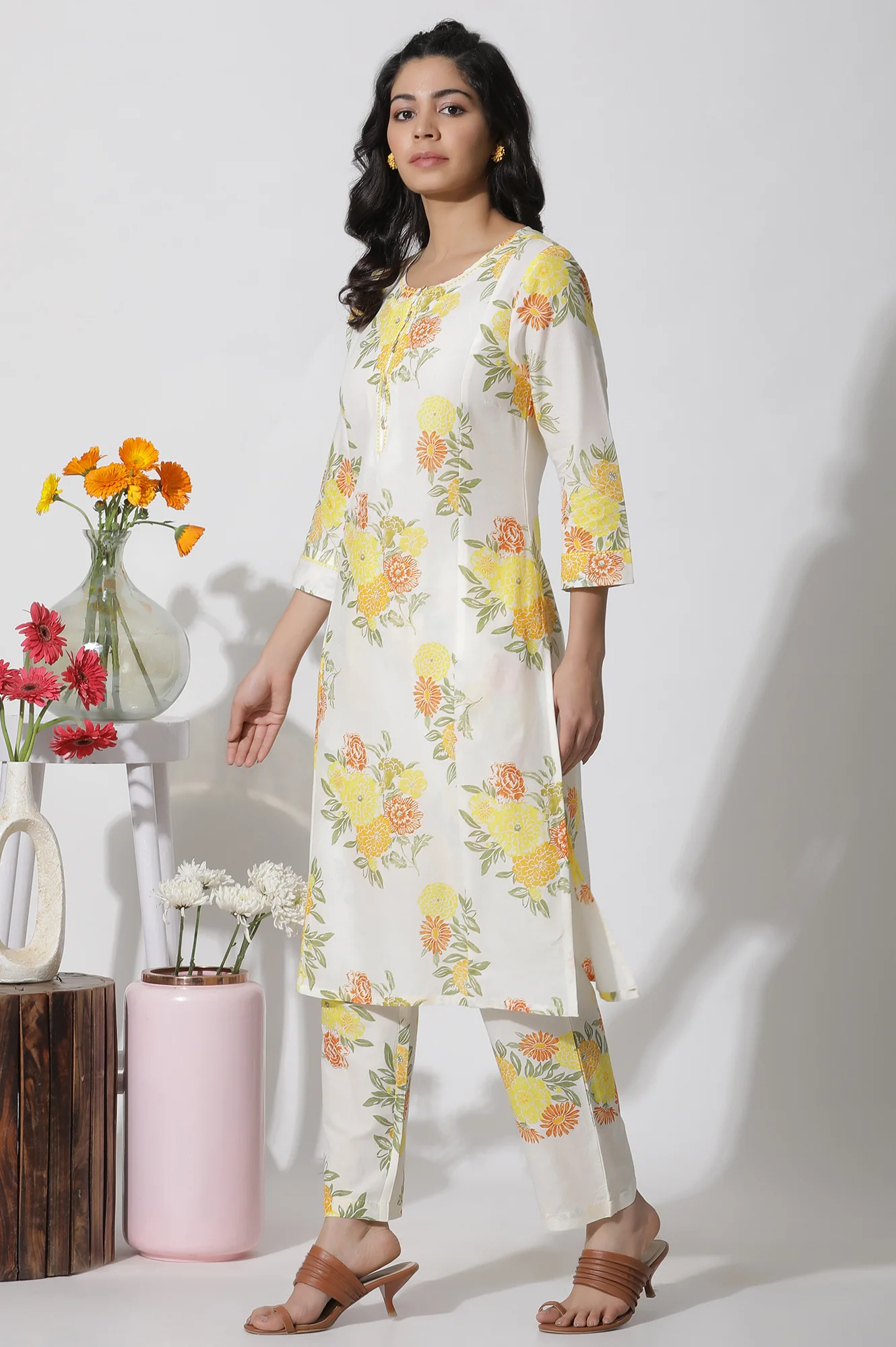 White Floral Printed Cotton Kurta, Pants And Kota Dupatta Set - Image 3