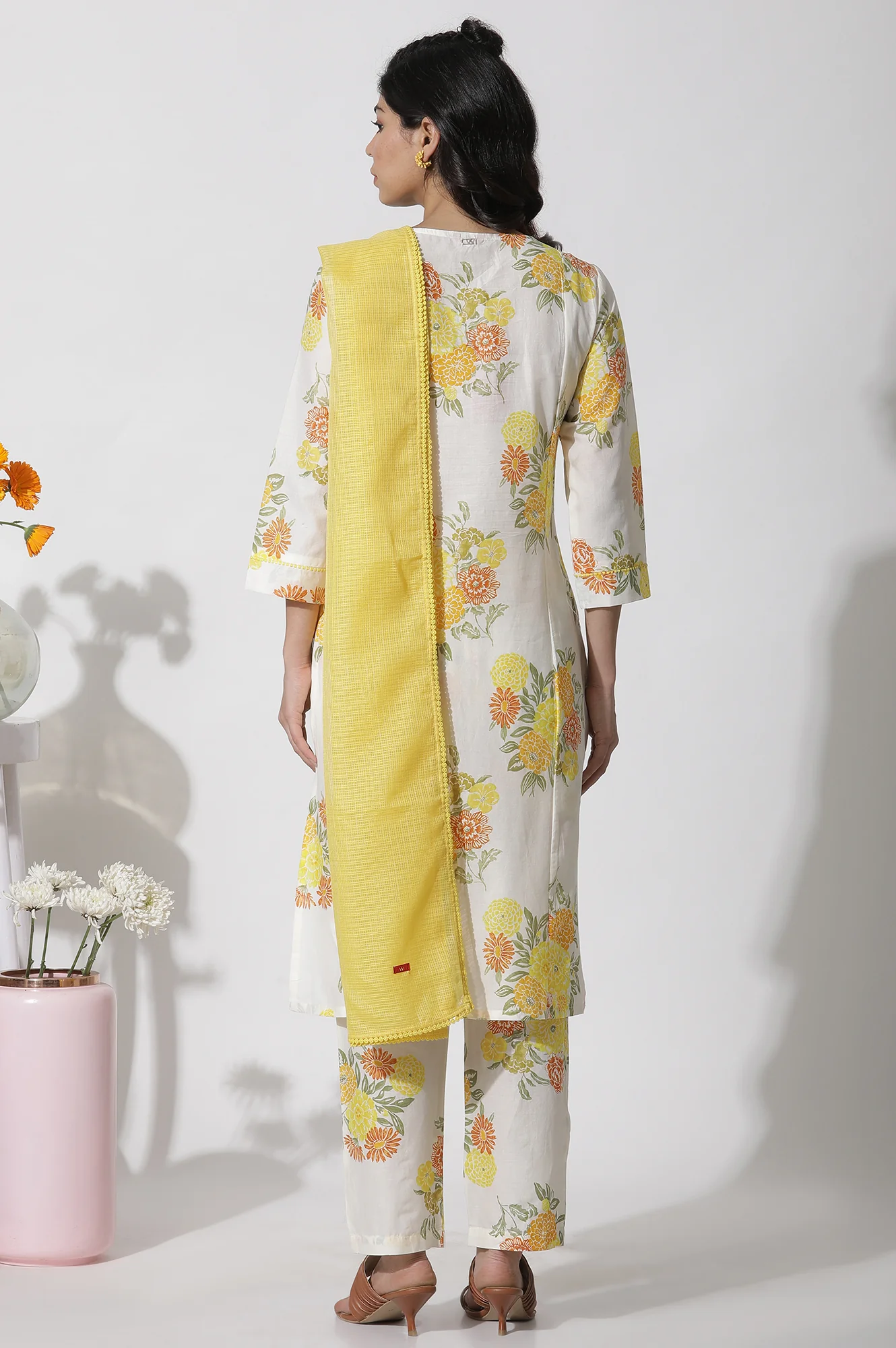 White Floral Printed Cotton Kurta, Pants And Kota Dupatta Set - Image 4
