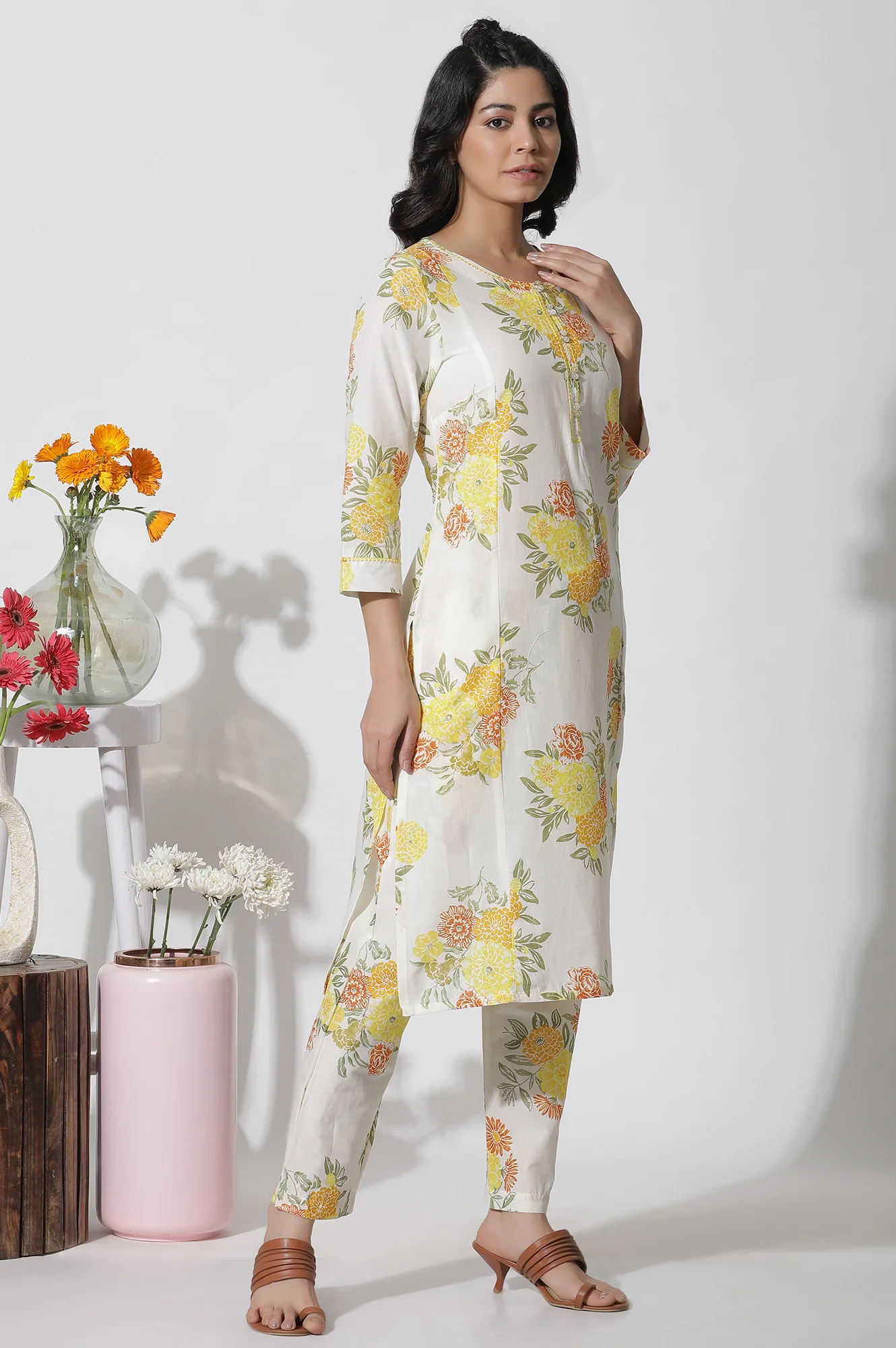 White Floral Printed Cotton Kurta, Pants And Kota Dupatta Set - Image 5