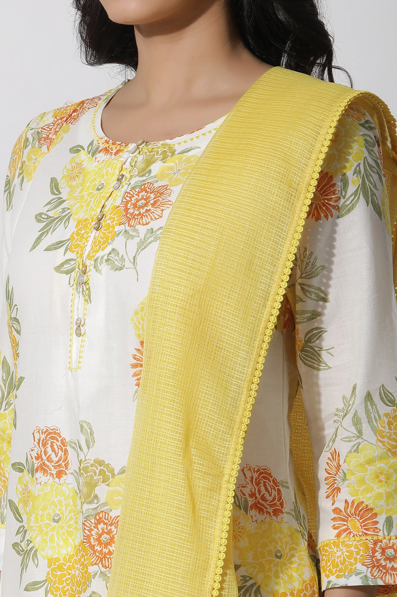 White Floral Printed Cotton Kurta, Pants And Kota Dupatta Set - Image 6