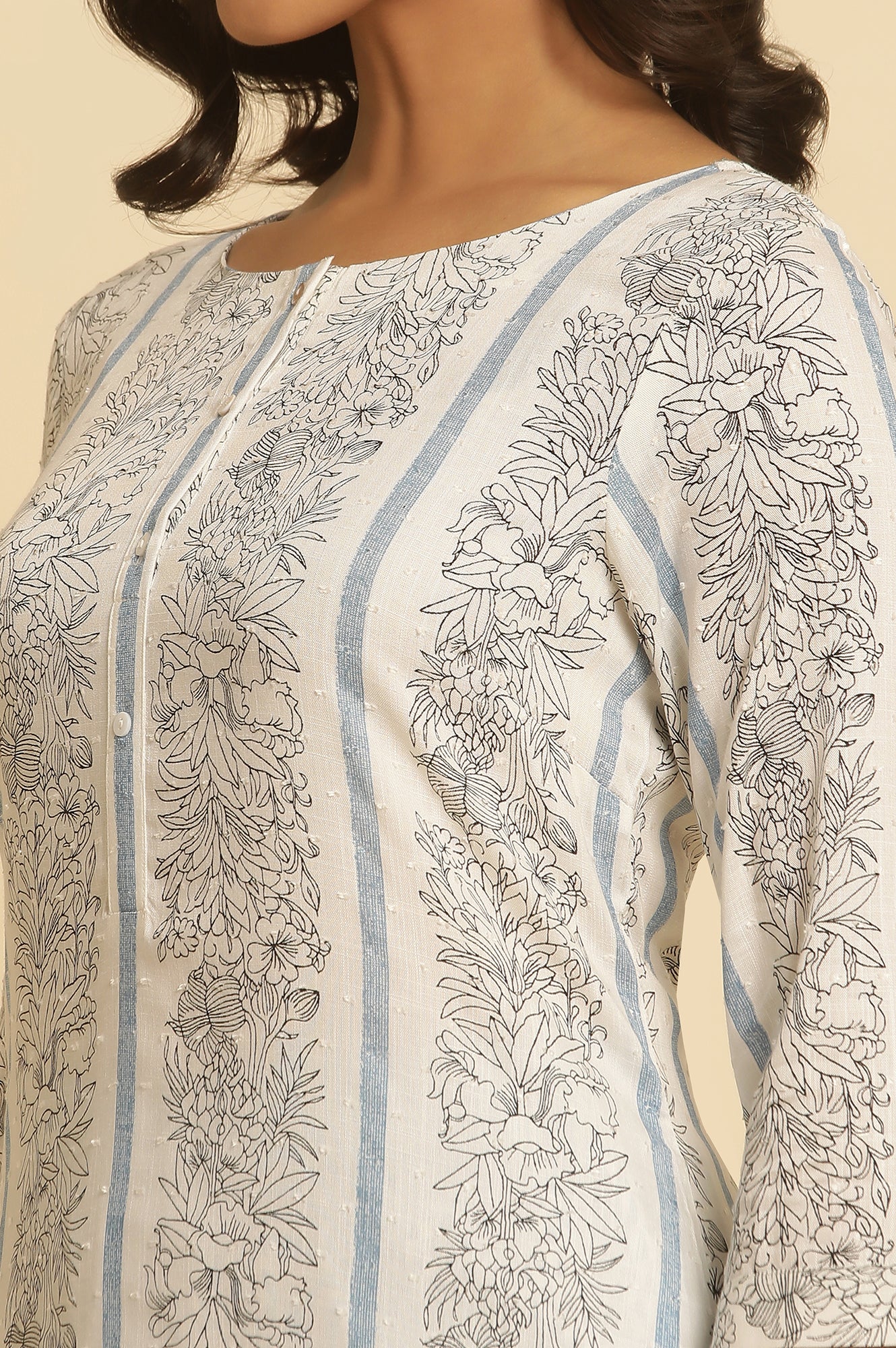 White Floral Printed Straight Kurta And Pants Set - Image 7