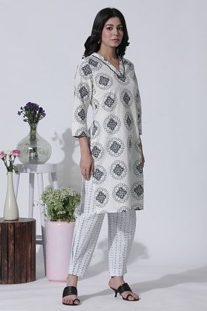 White Geometric Printed V-Neck Cotton Kurta, Salwar With Dupatta Set - Image 5