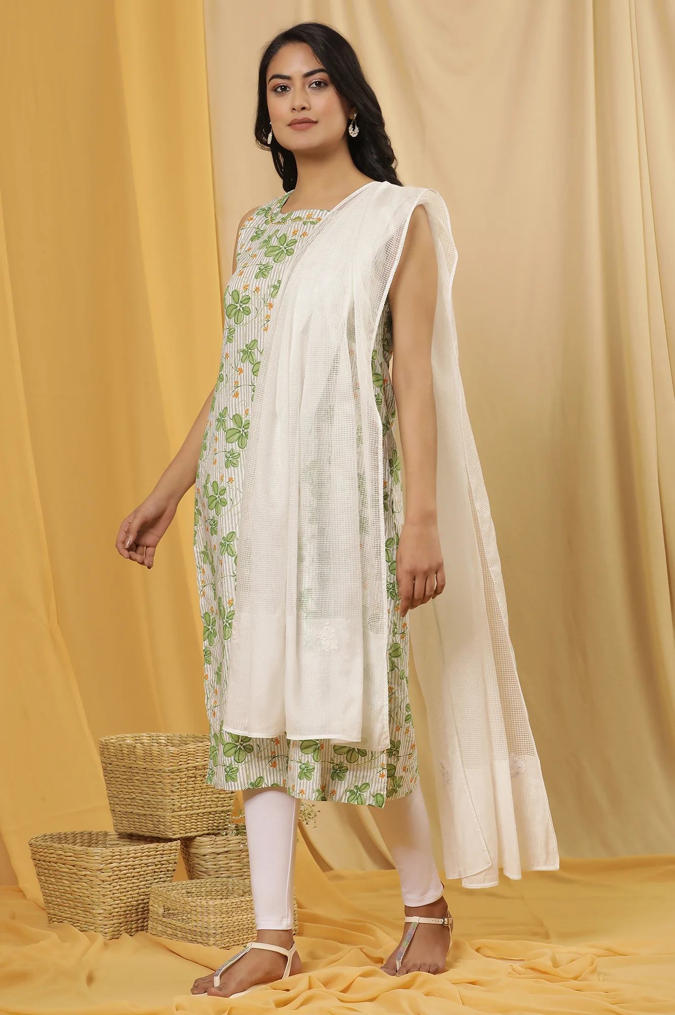 White Kota Embroidered Dupatta With Lace - Image 3
