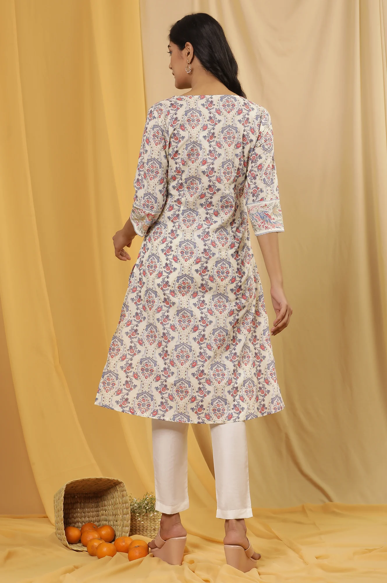 White Printed Straight Kurta And Pants Set - Image 4