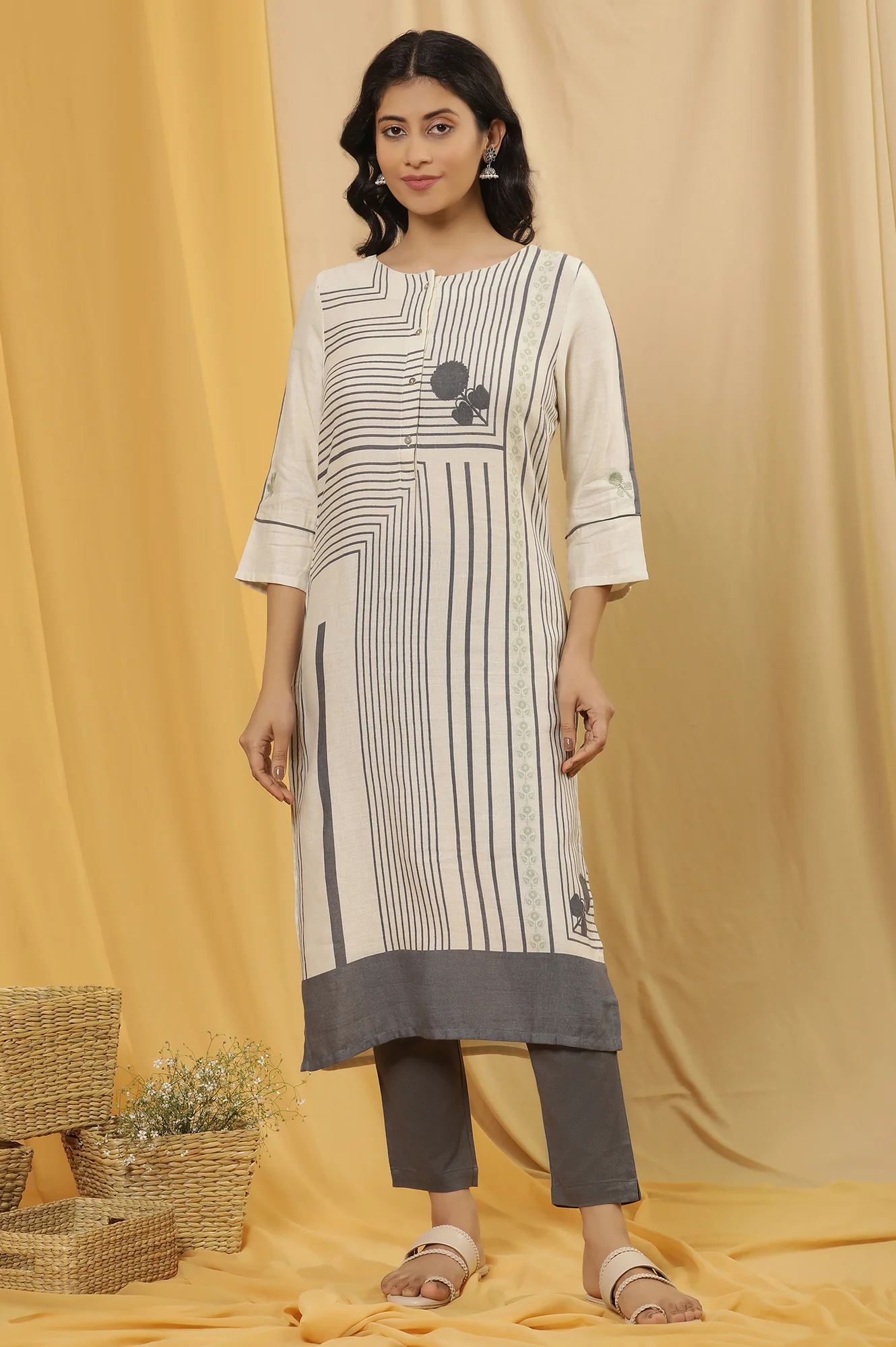 White Straight Printed Kurta And Pants Set - Image 2