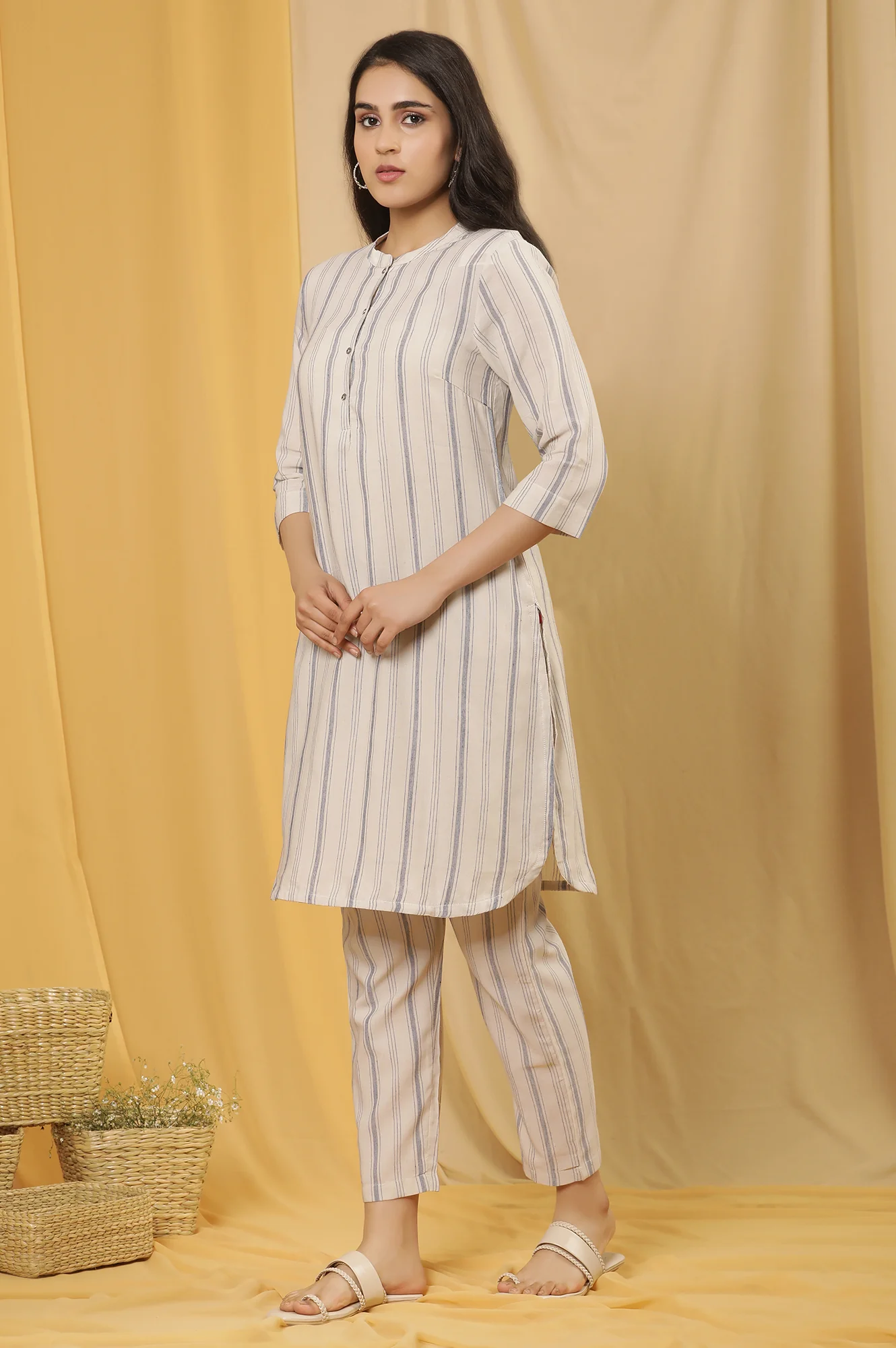 White Yarn Dyed Straight Kurta And Pants Set - Image 3