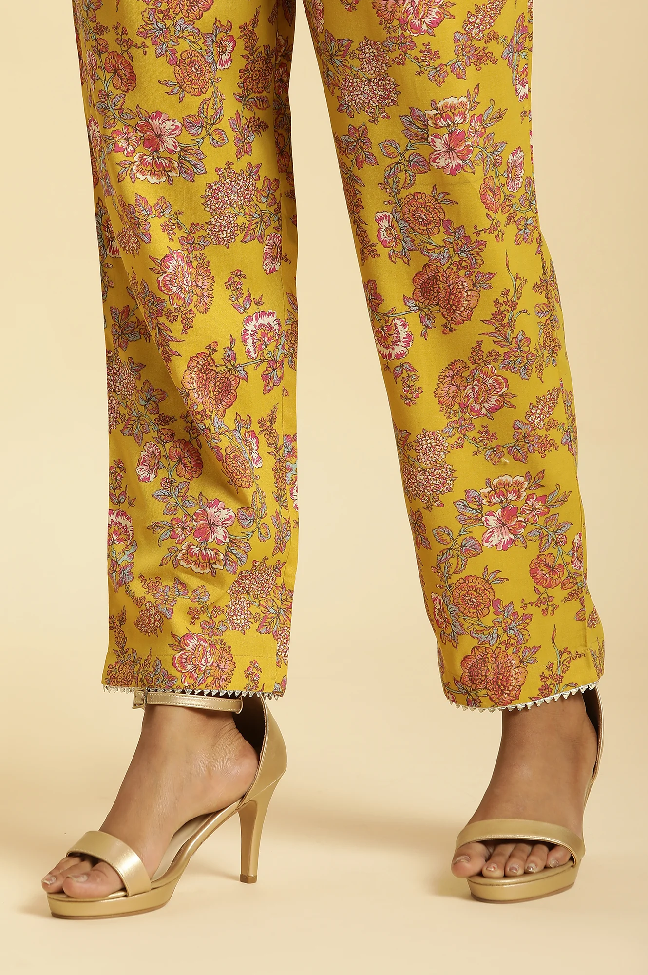 Yellow Chander Floral Printed Kurta, Pants And Dupatta Set - Image 10