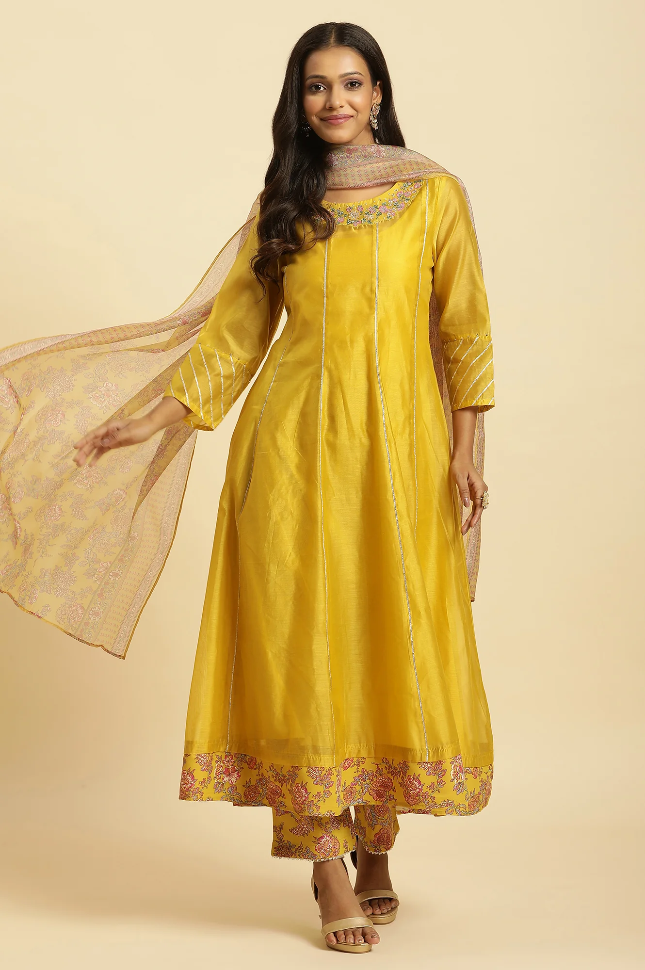 Yellow Chander Floral Printed Kurta, Pants And Dupatta Set - Image 2