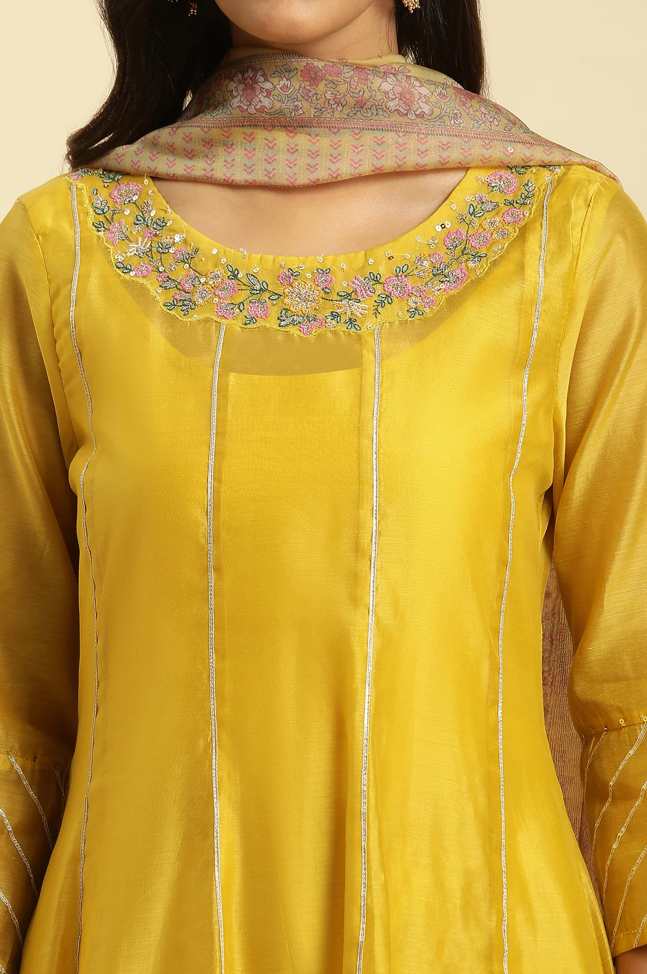 Yellow Chander Floral Printed Kurta, Pants And Dupatta Set - Image 6