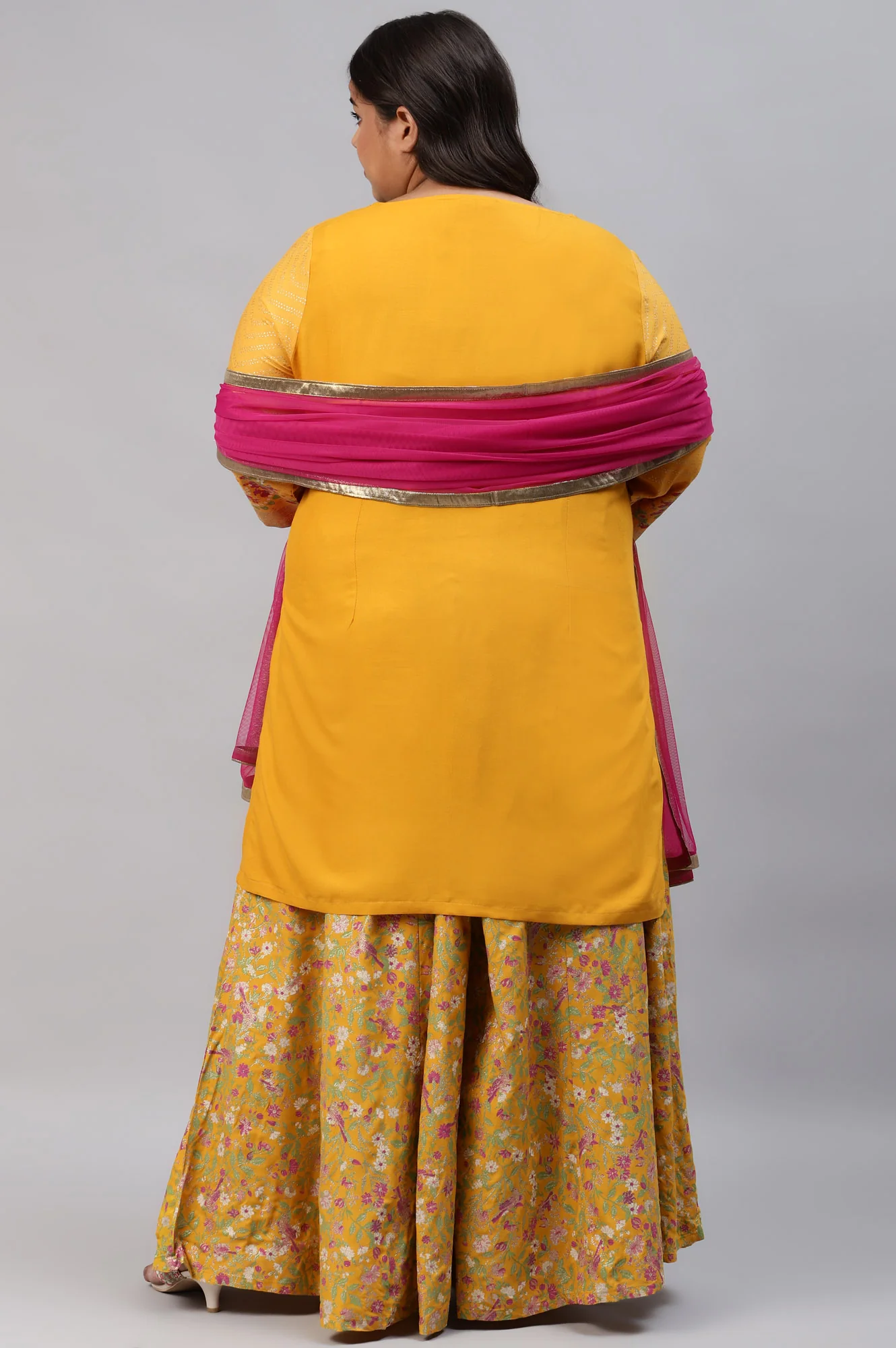 Yellow Embroidered kurta Wth Culottes And Pink Dupatta - Image 2