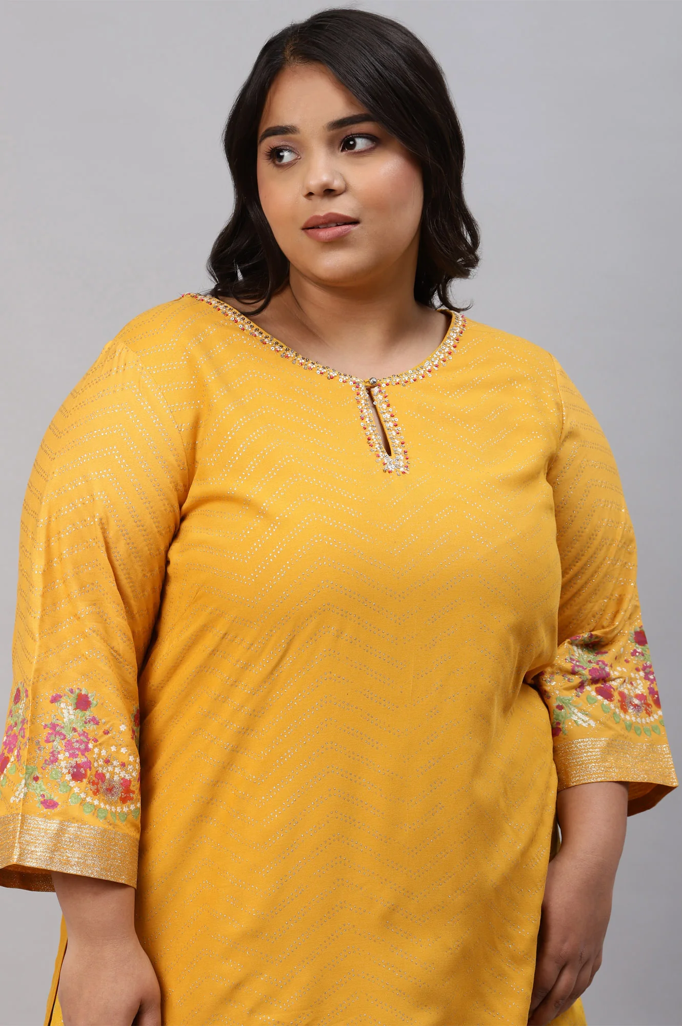 Yellow Embroidered kurta Wth Culottes And Pink Dupatta - Image 5