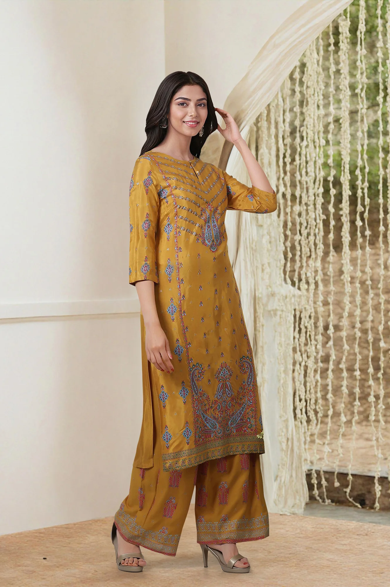 Yellow Glitter Printed Straight Kurta and Pants Co-ord Set - Image 4