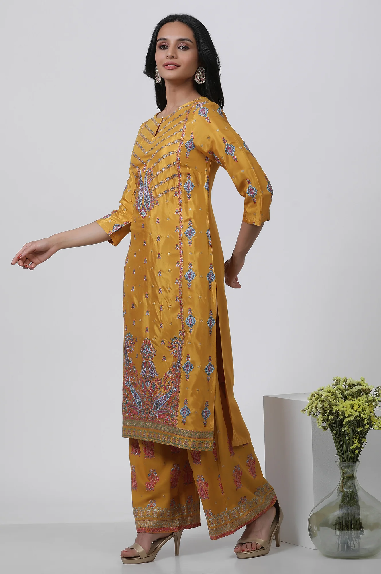 Yellow Glitter Printed Straight Kurta and Pants Co-ord Set - Image 5