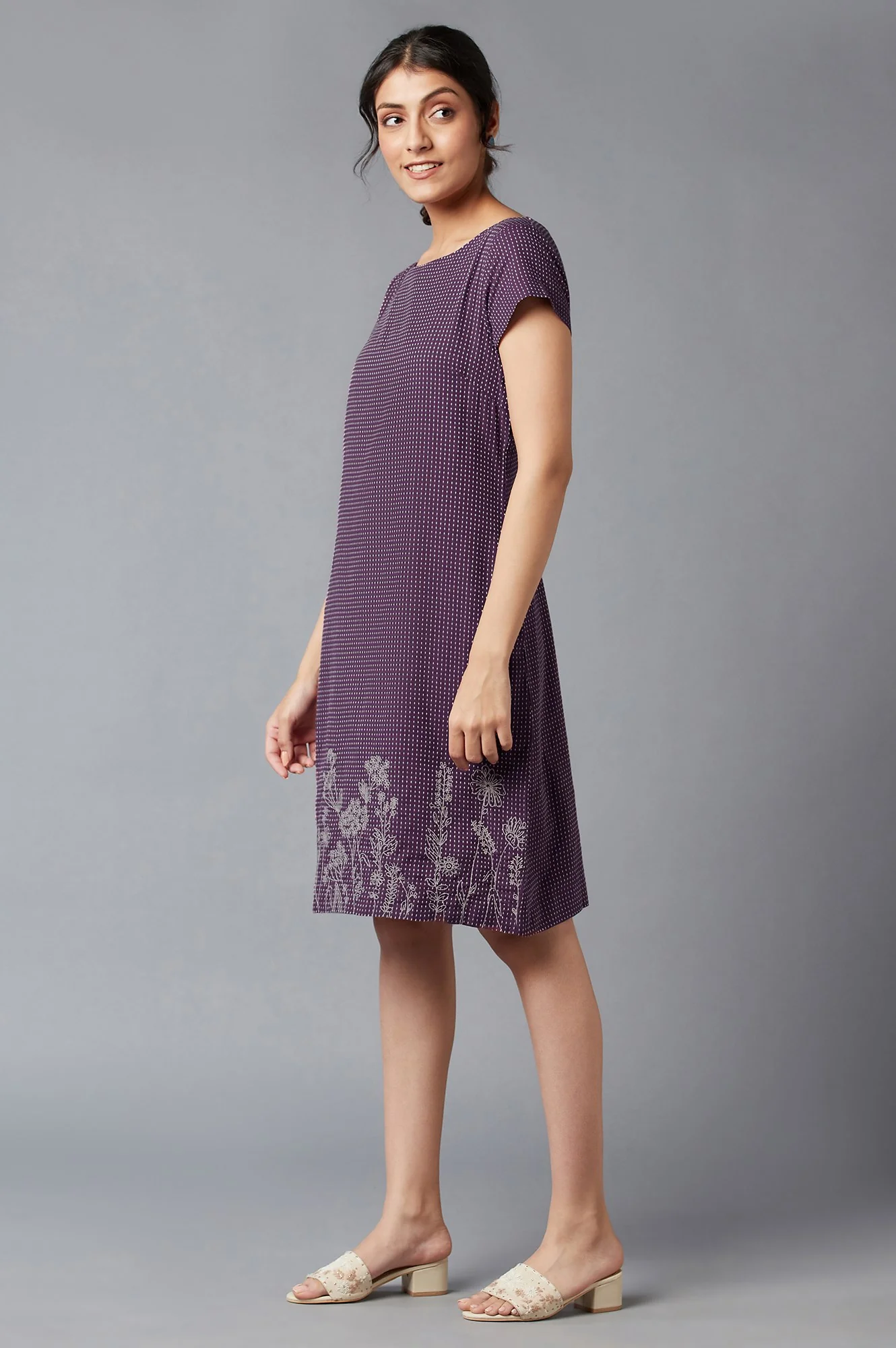 Purple Dobby Cotton Dress In Round Neck - Image 3
