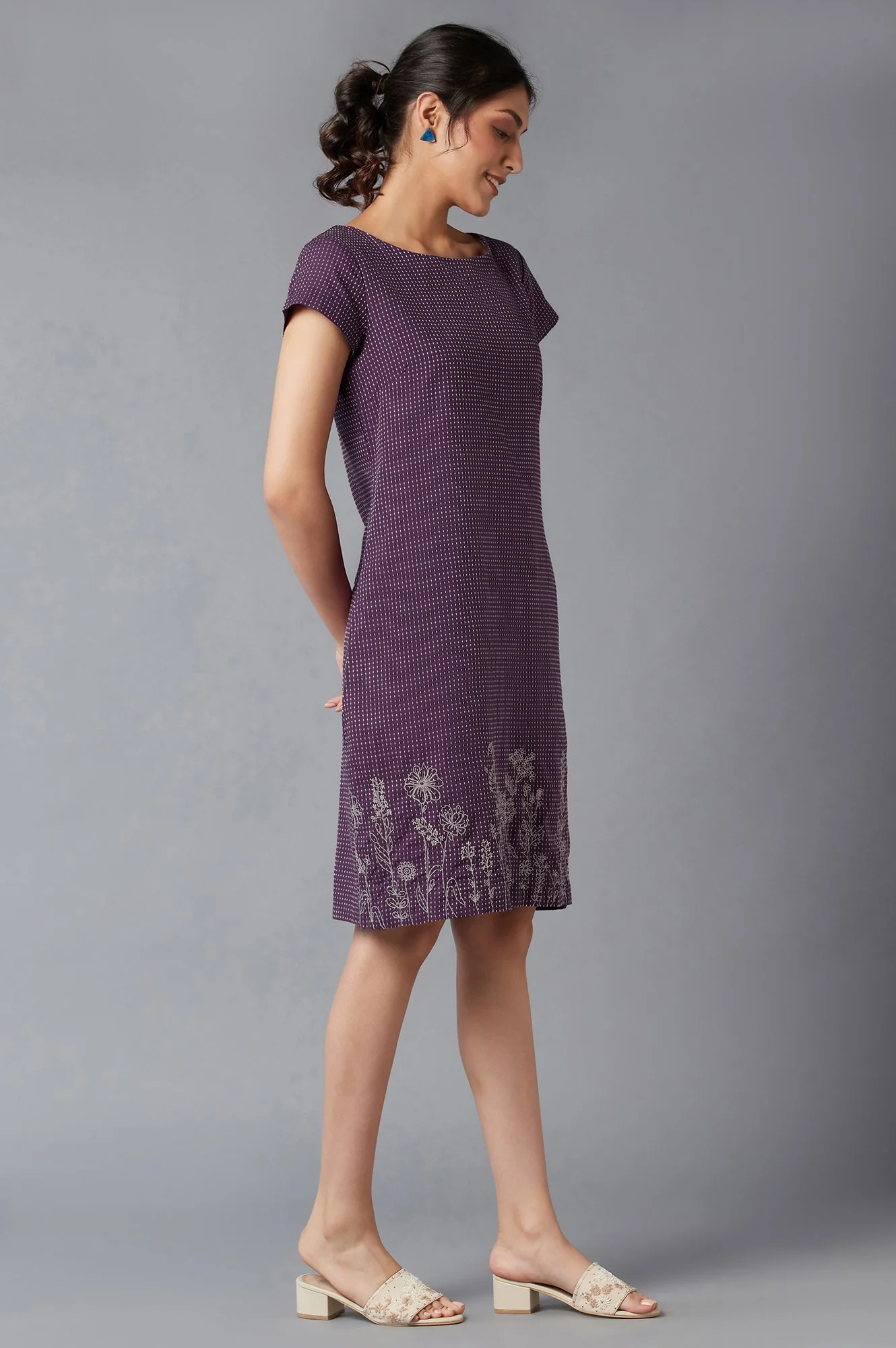 Purple Dobby Cotton Dress In Round Neck - Image 4