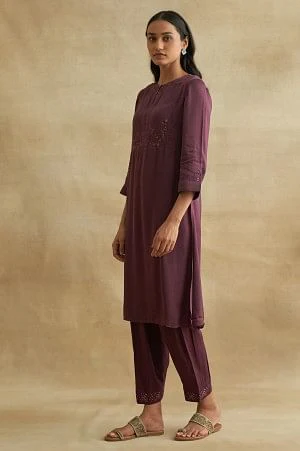 Purple Embroidered kurta In Lustrous Satin - Image 3
