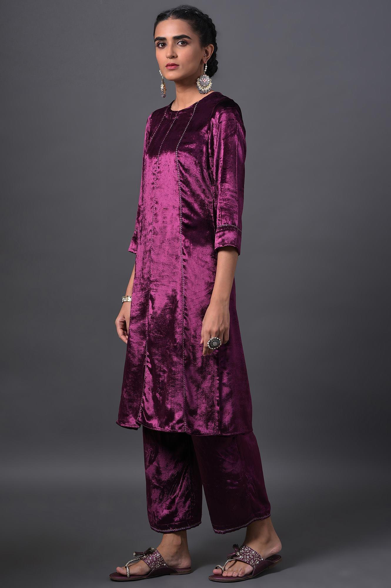 Purple Embroidered Velvet kurta With Straight Pants - Image 3