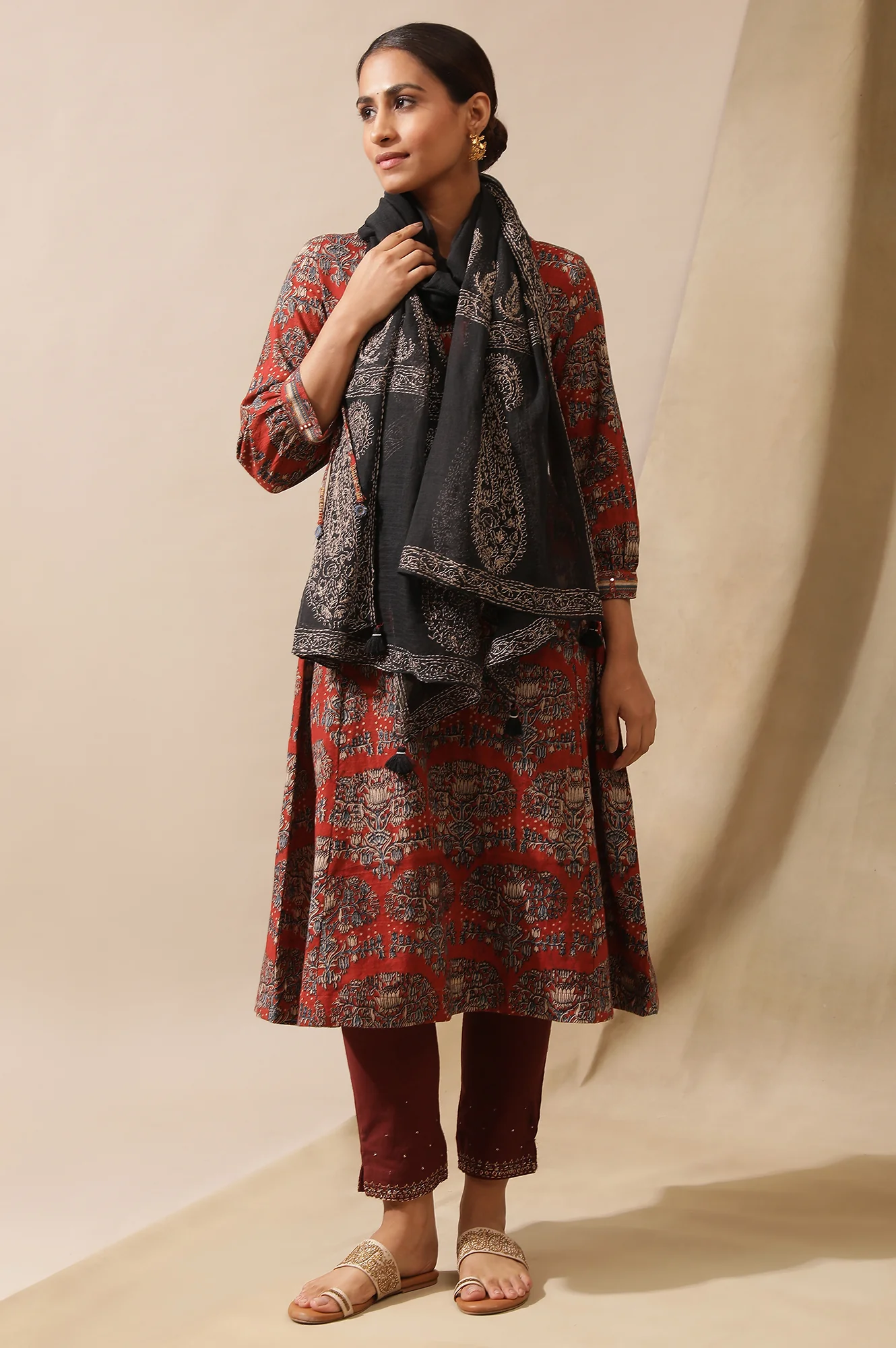 Purple Slim Pants In Silk Viscose Tussar - Image 2