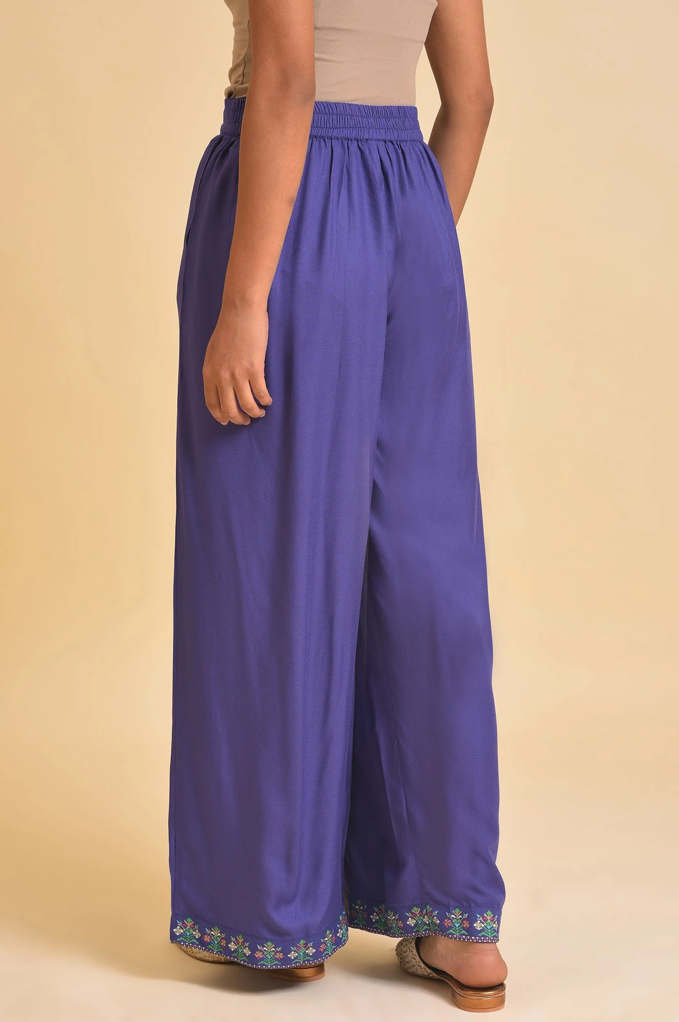 Purple Solid Zari Rayon Straight Kurta and Parallel Pant Set - Image 6