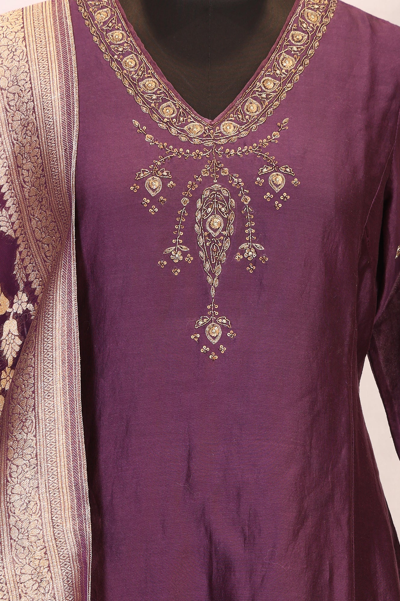 Purple Embroidered Zari Work Silk Blend Straight Kurta with Parallel Pants and Dupatta Set - Image 2