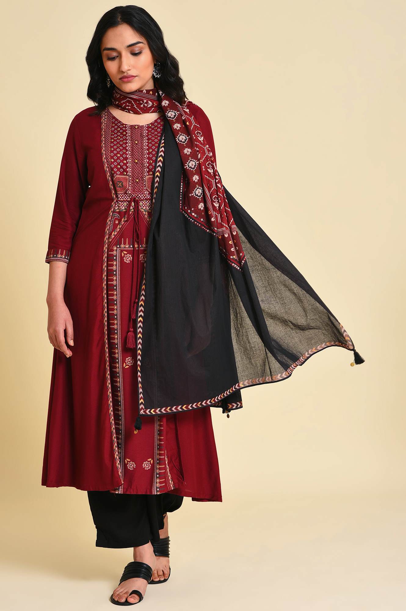 Red and Black Printed Dupatta - Image 2