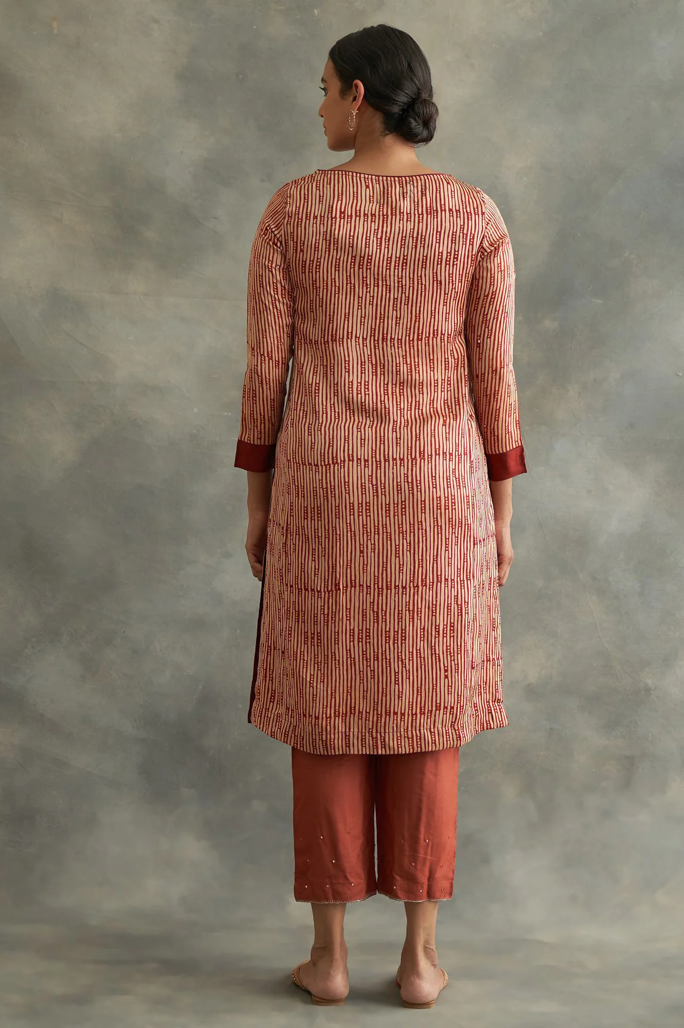 Red Block Printed kurta In Lustrous Satin - Image 2