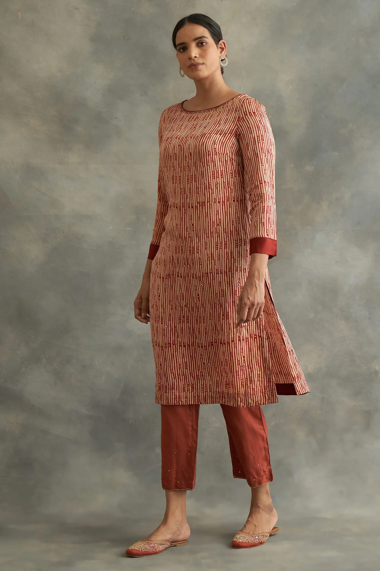 Red Block Printed kurta In Lustrous Satin - Image 3