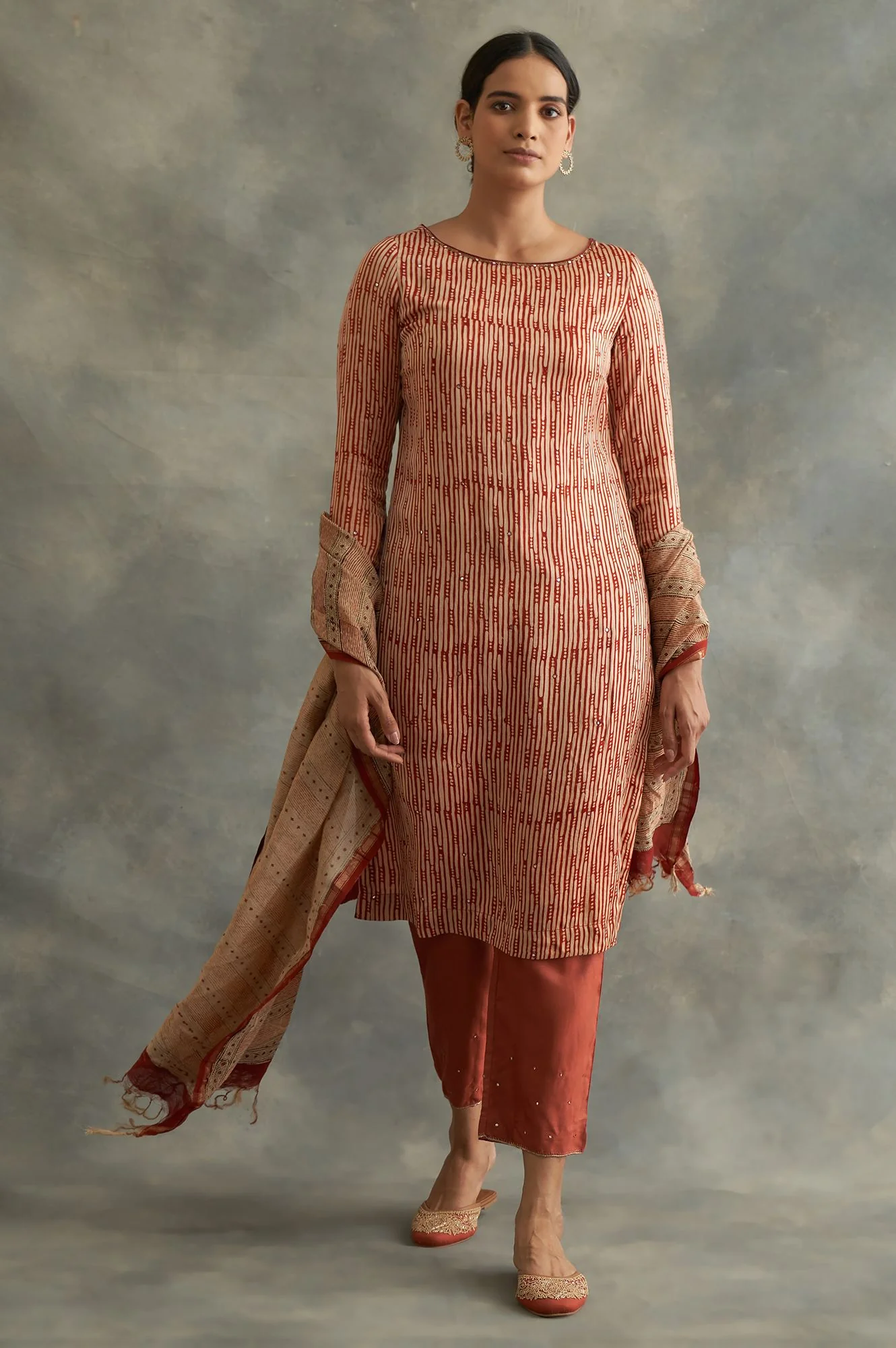 Red Block Printed kurta In Lustrous Satin - Image 5