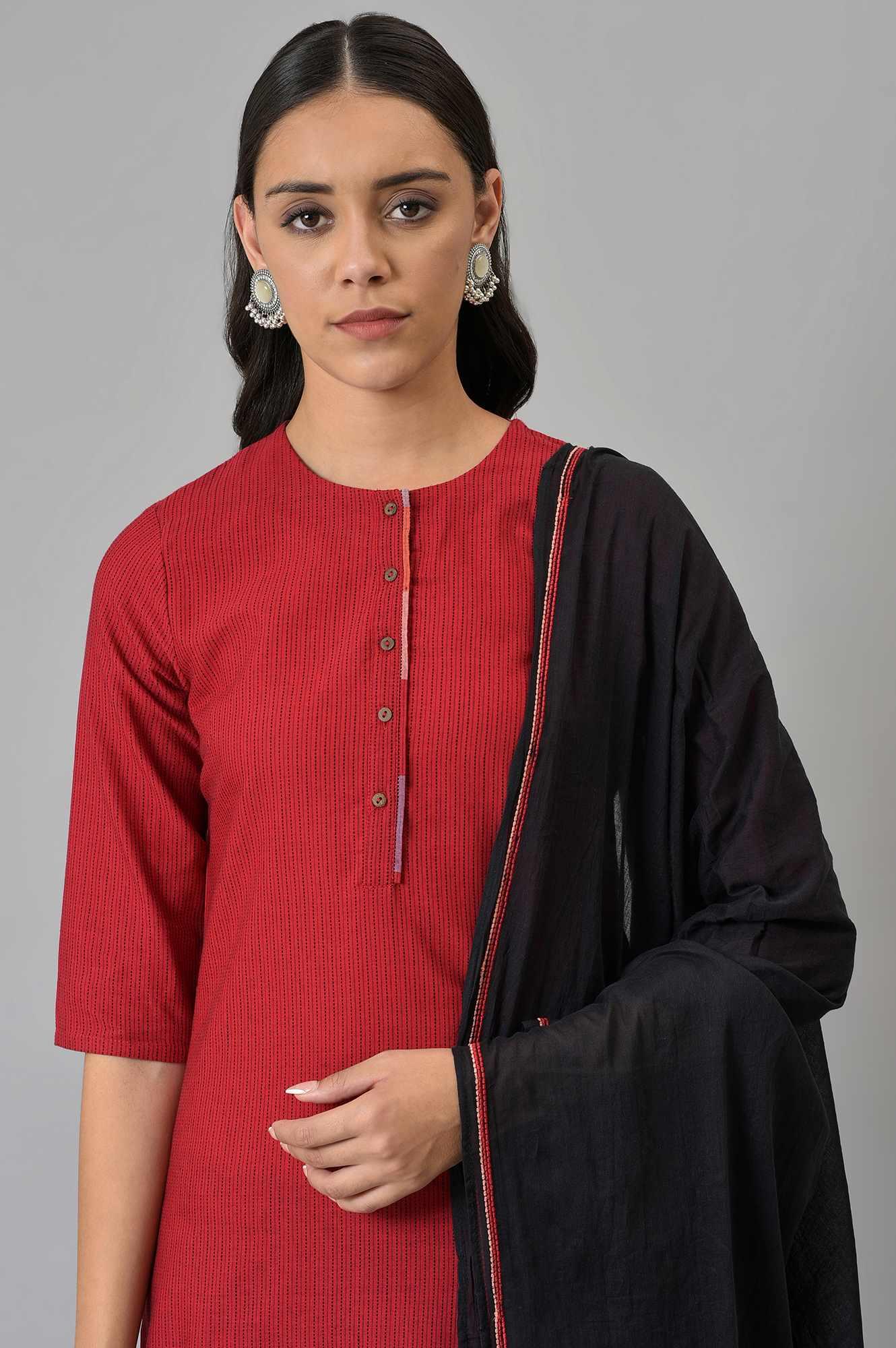 Red Dobby kurta In Round Neck With Black Slim Pants And Dupatta - Image 5