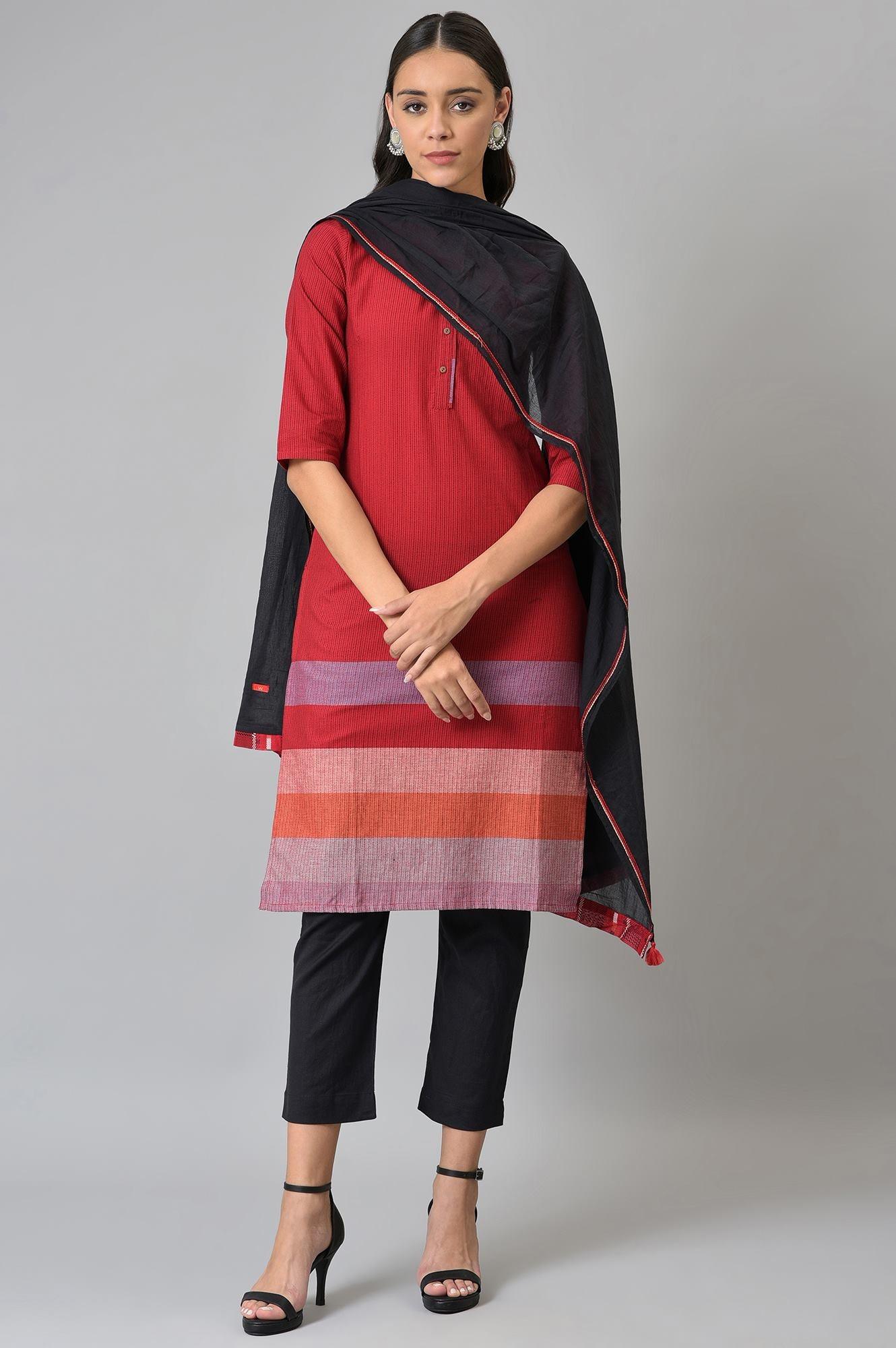 Red Dobby kurta In Round Neck With Black Slim Pants And Dupatta - Image 9