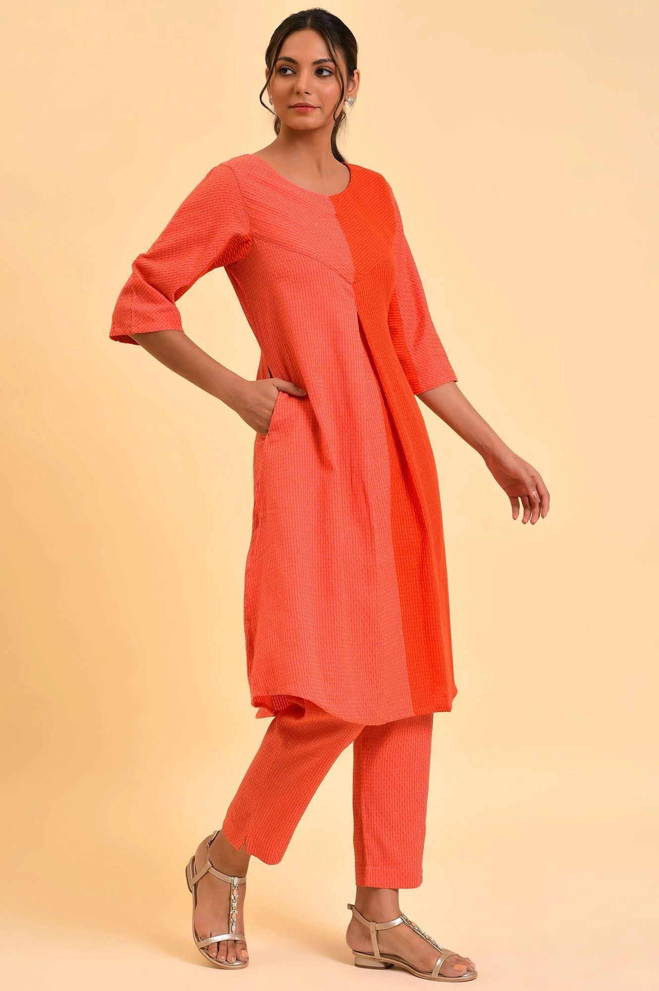 Red Dual Tone Cotton kurta & Slim Pants Co-Ord Set - Image 4