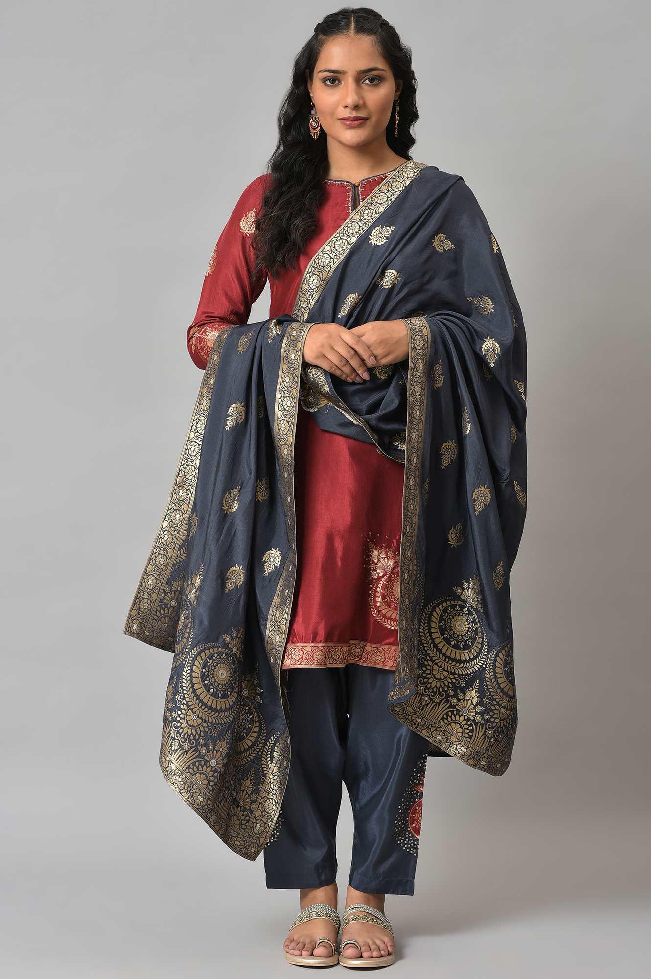 Red Embroidered kurta With Blue Salwar Pants And Dupatta - Image 10