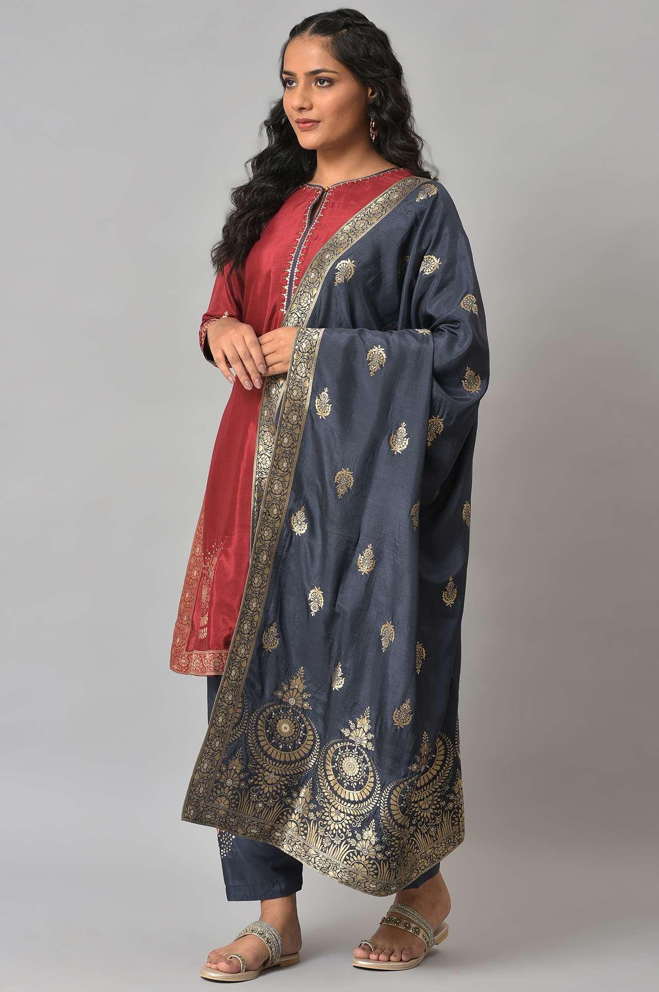 Red Embroidered kurta With Blue Salwar Pants And Dupatta - Image 3