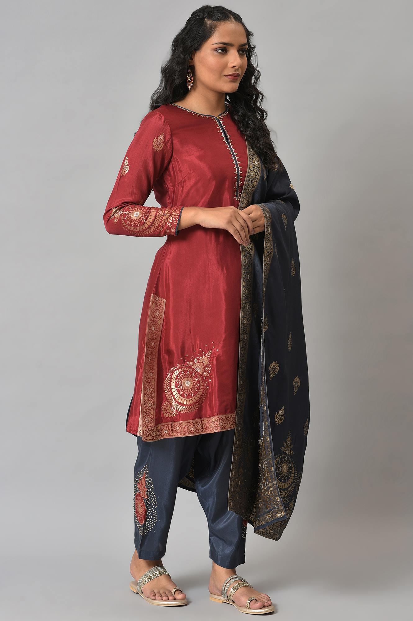 Red Embroidered kurta With Blue Salwar Pants And Dupatta - Image 4