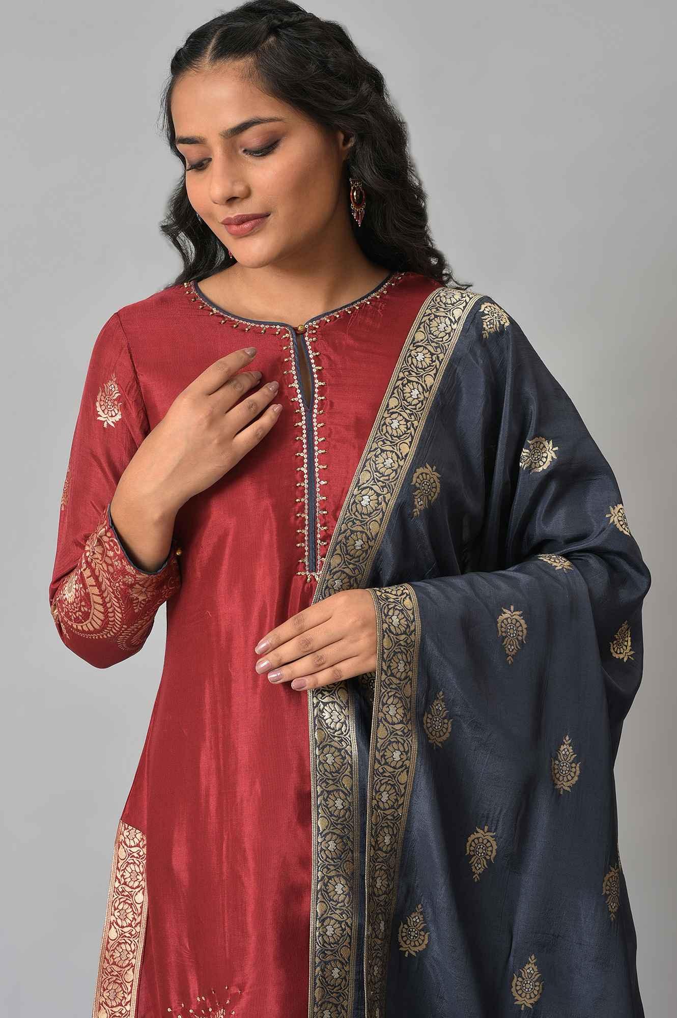 Red Embroidered kurta With Blue Salwar Pants And Dupatta - Image 5