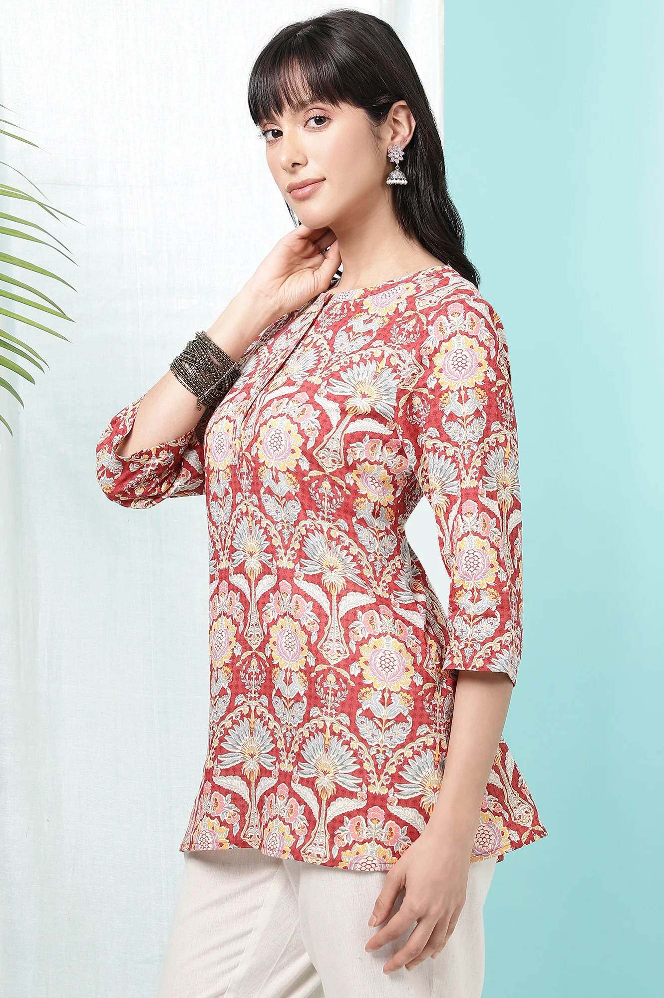 Red Floral Printed Cotton Slub Short Kurti - Image 5