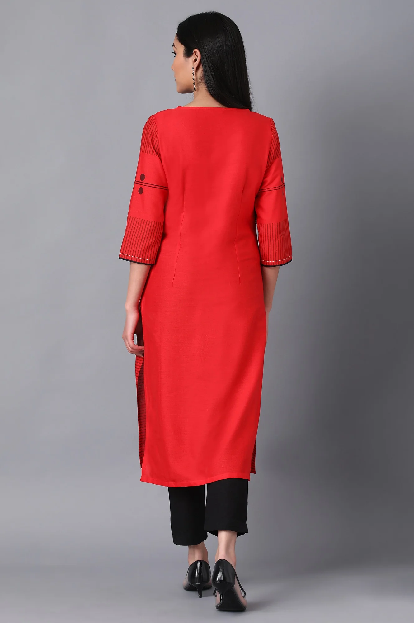 Red Geometric Print Straight kurta in Boat Neck - Image 3